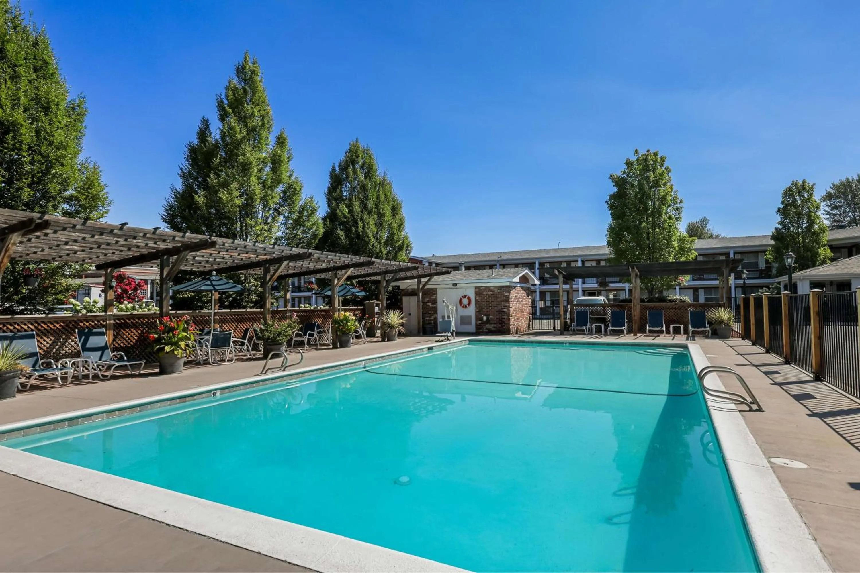 Pool view in Best Western Horizon Inn