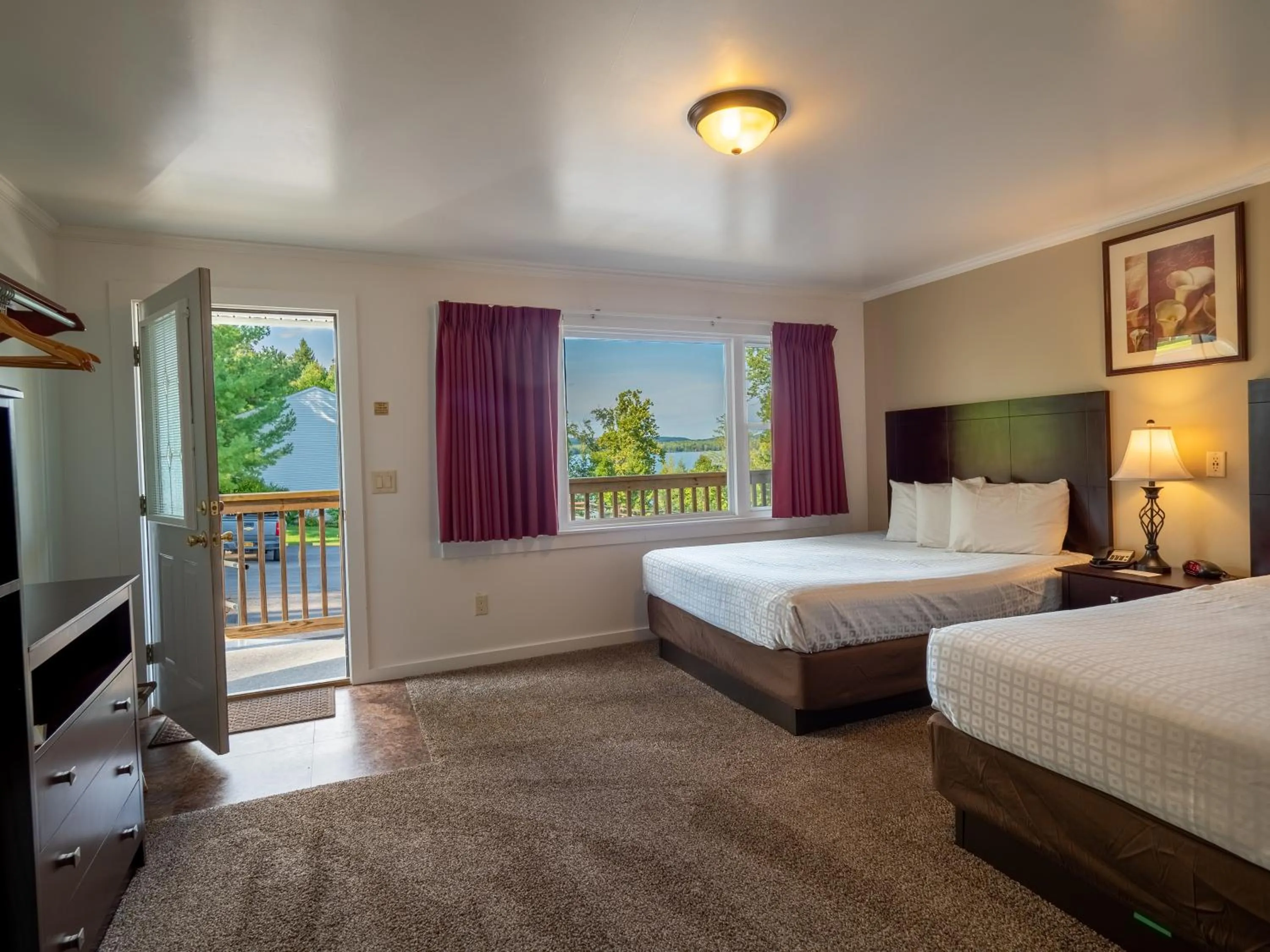 Photo of the whole room, Bed in Lake 'N Pines Motel