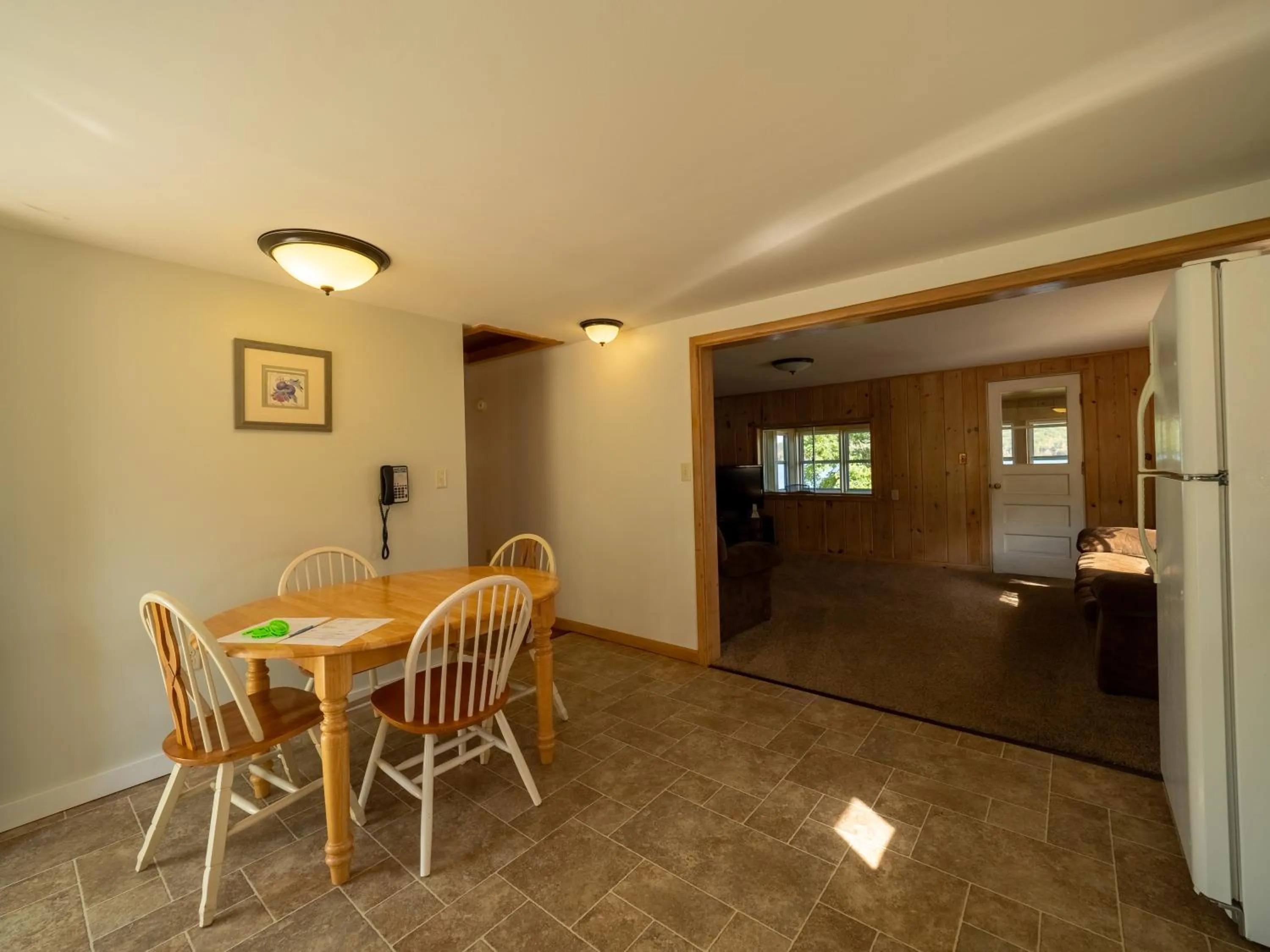 Photo of the whole room in Lake 'N Pines Motel