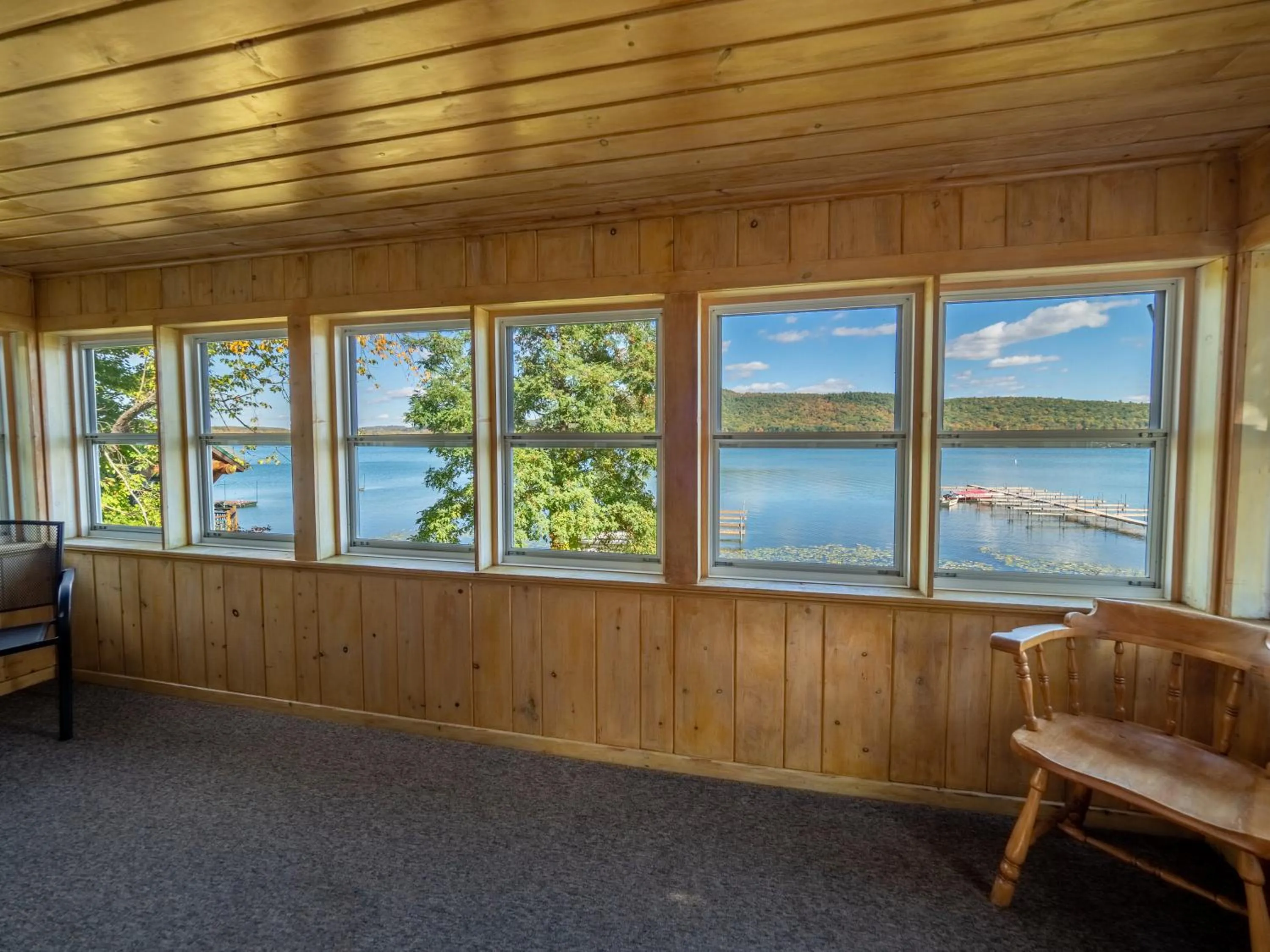 Patio in Lake 'N Pines Motel