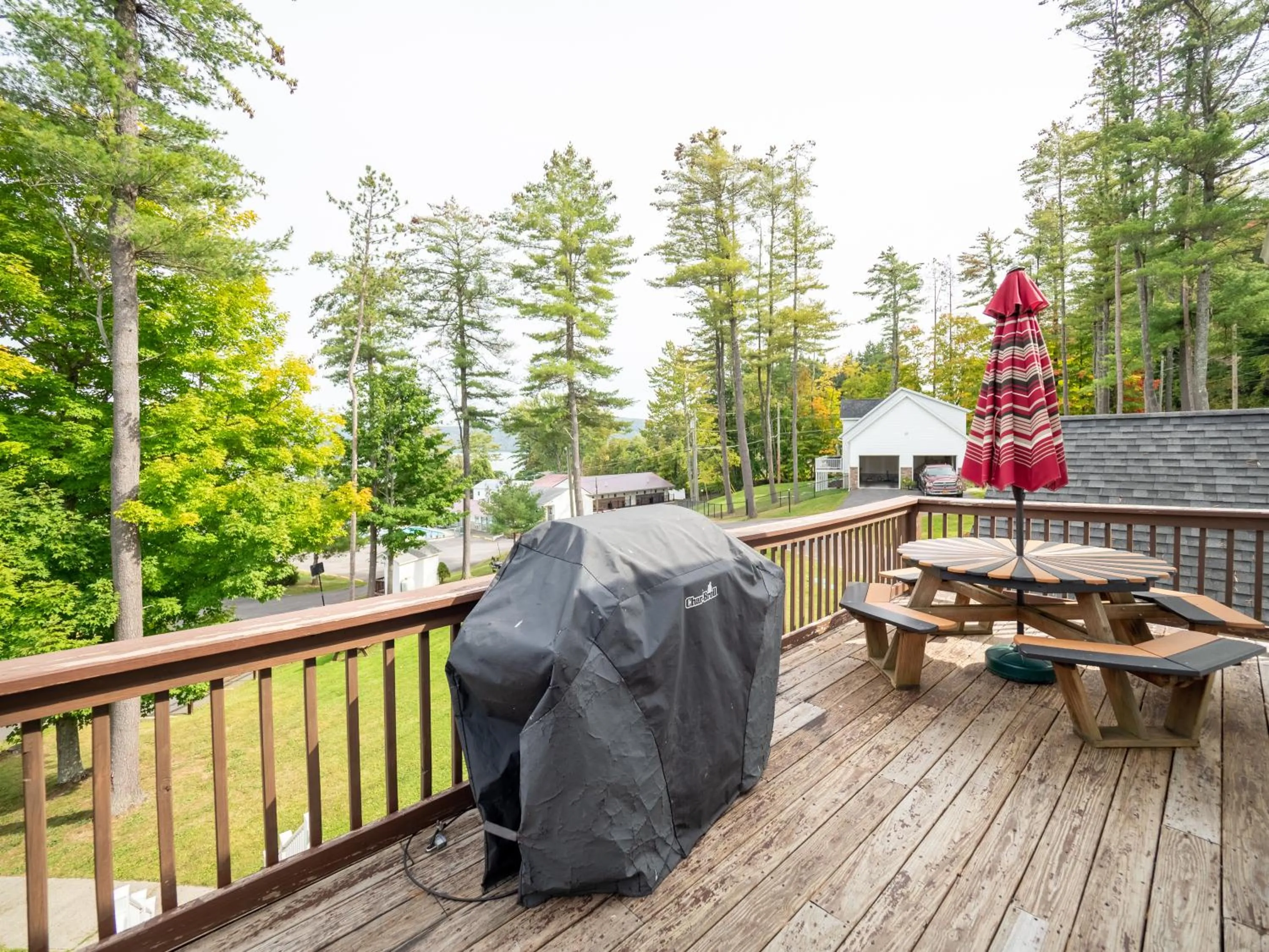 BBQ facilities in Lake 'N Pines Motel