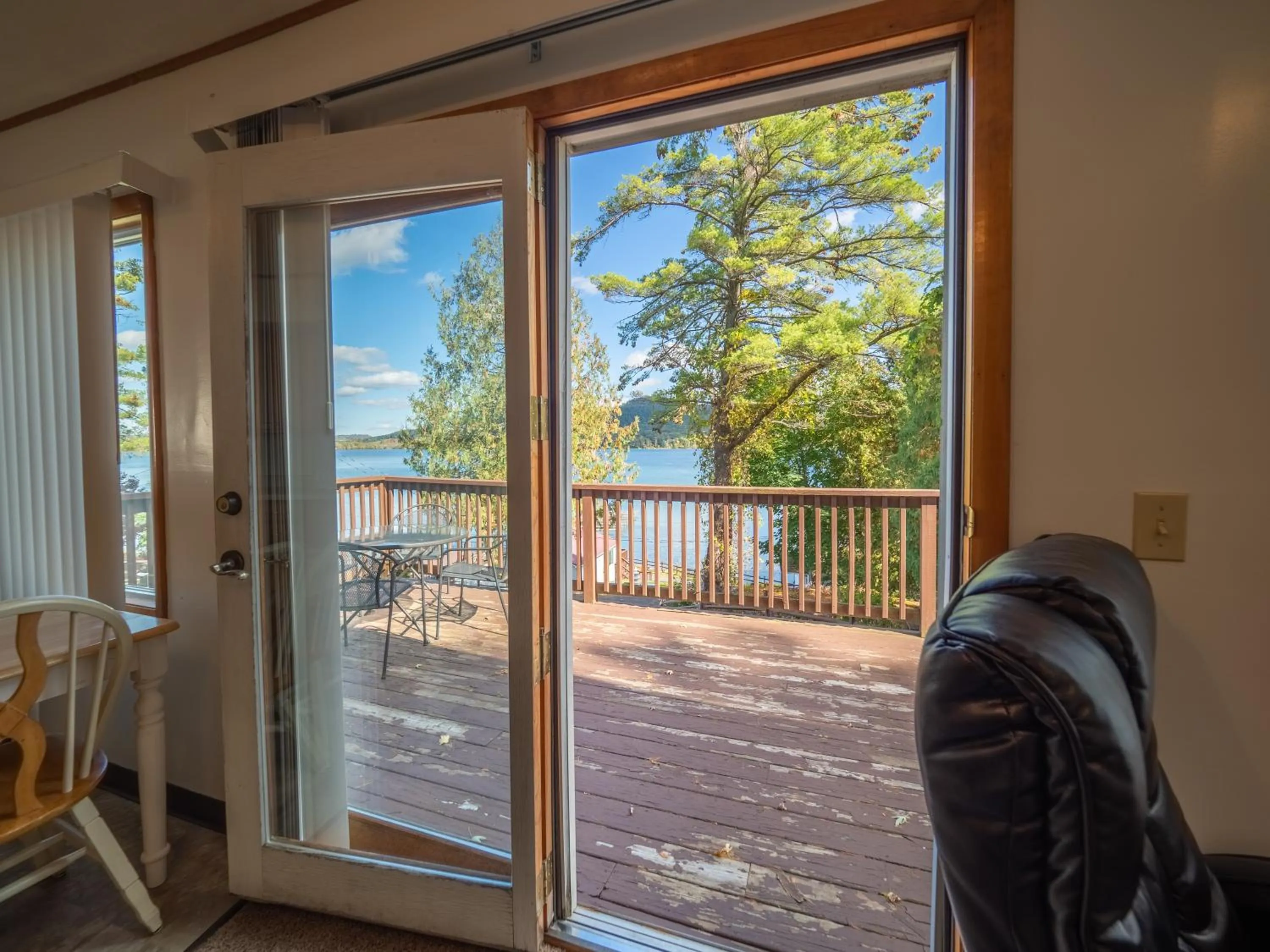 Patio in Lake 'N Pines Motel