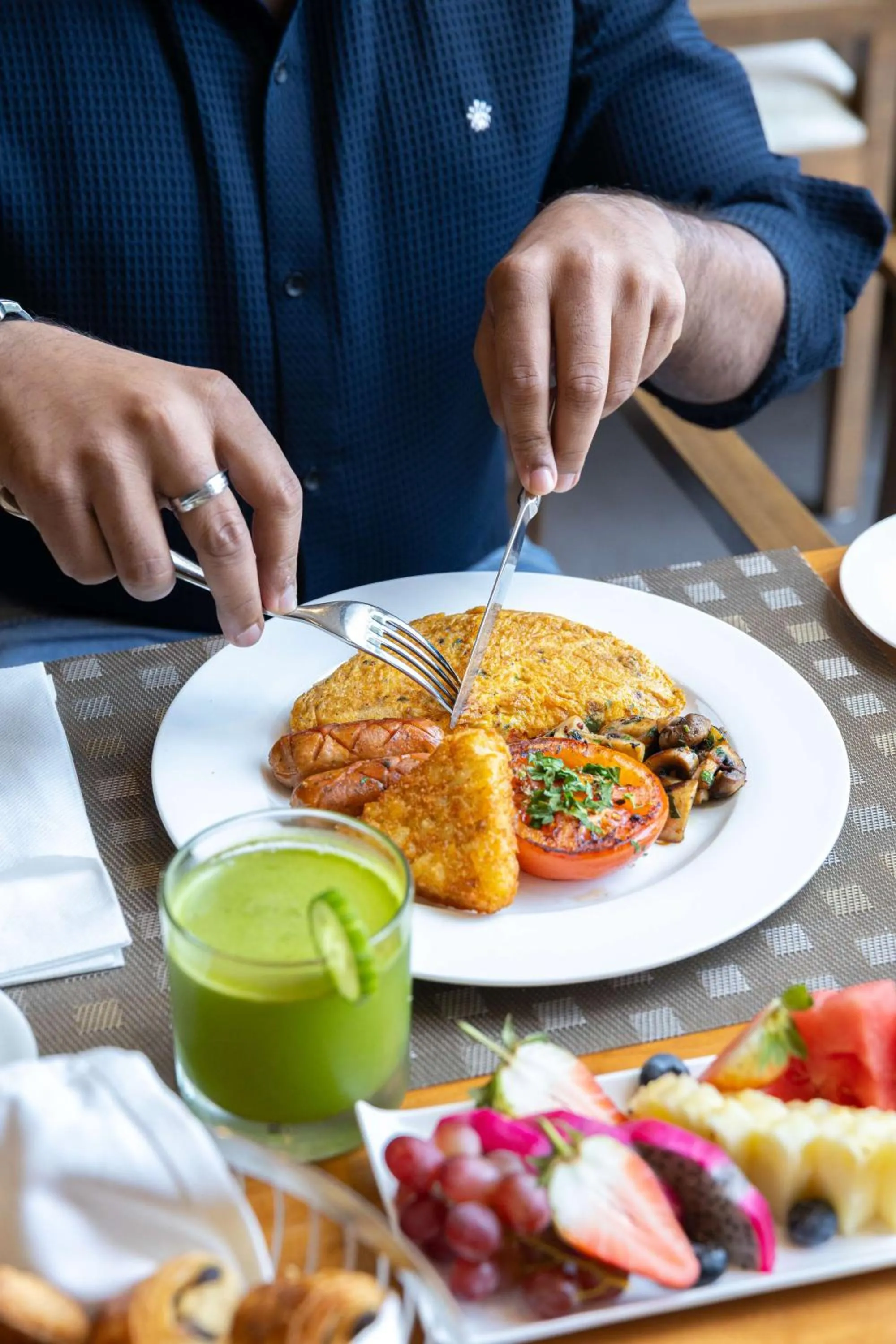 Restaurant/places to eat in Levatio Suites Muscat, a member of Radisson Individuals