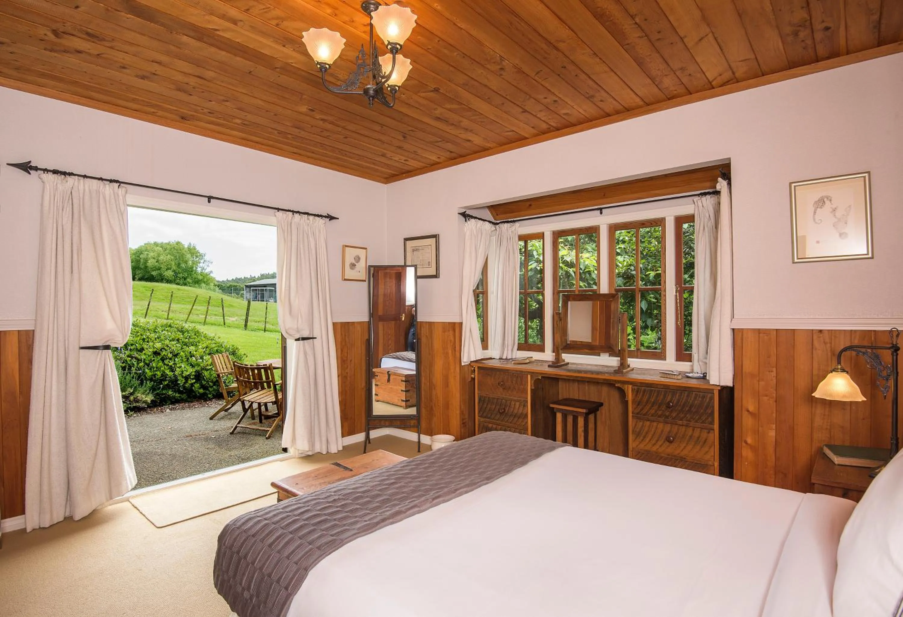 Bed in Vineyard Cottages - Kumeu