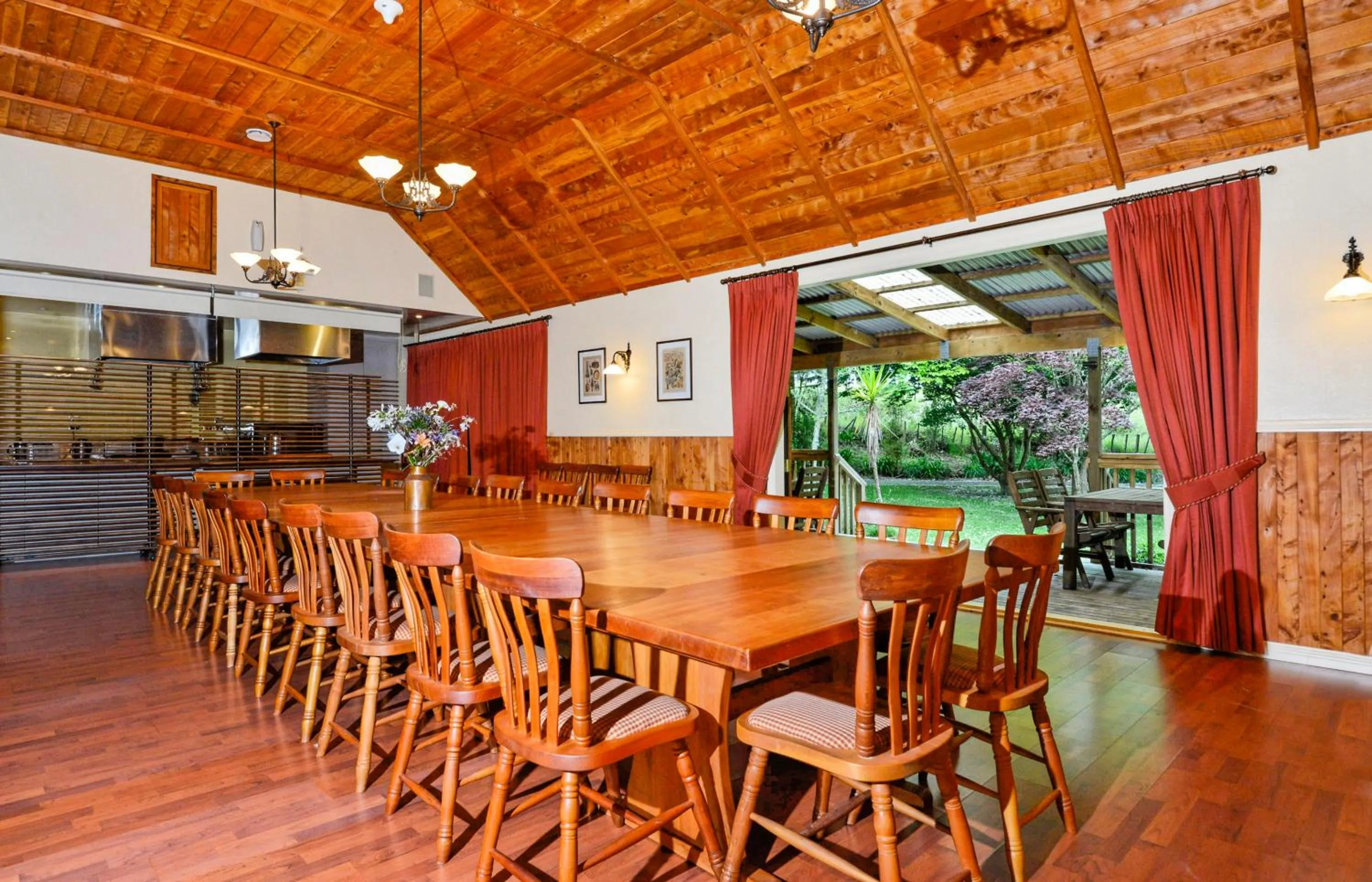 Lounge or bar in Vineyard Cottages - Kumeu