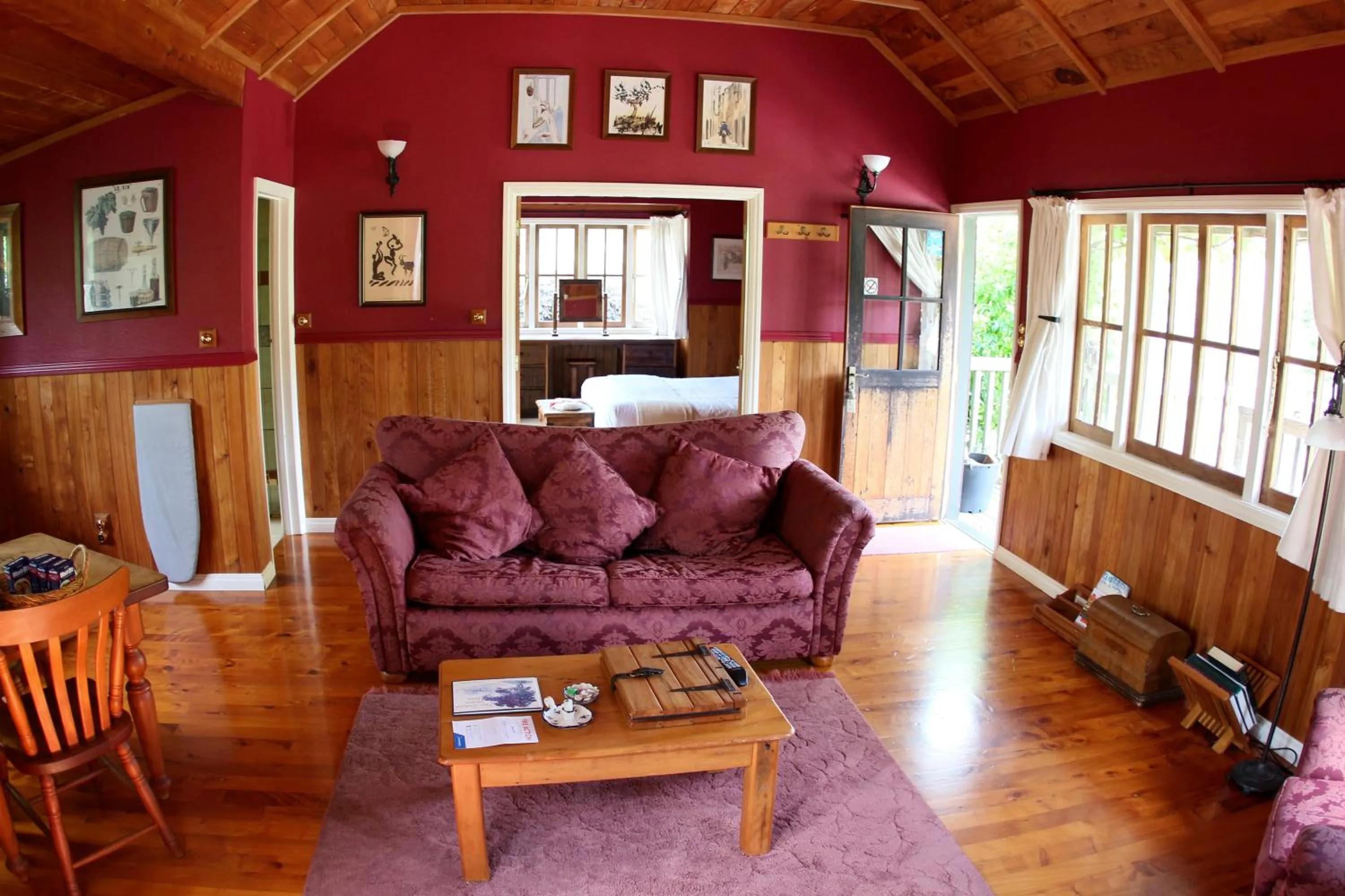 Living room in Vineyard Cottages - Kumeu