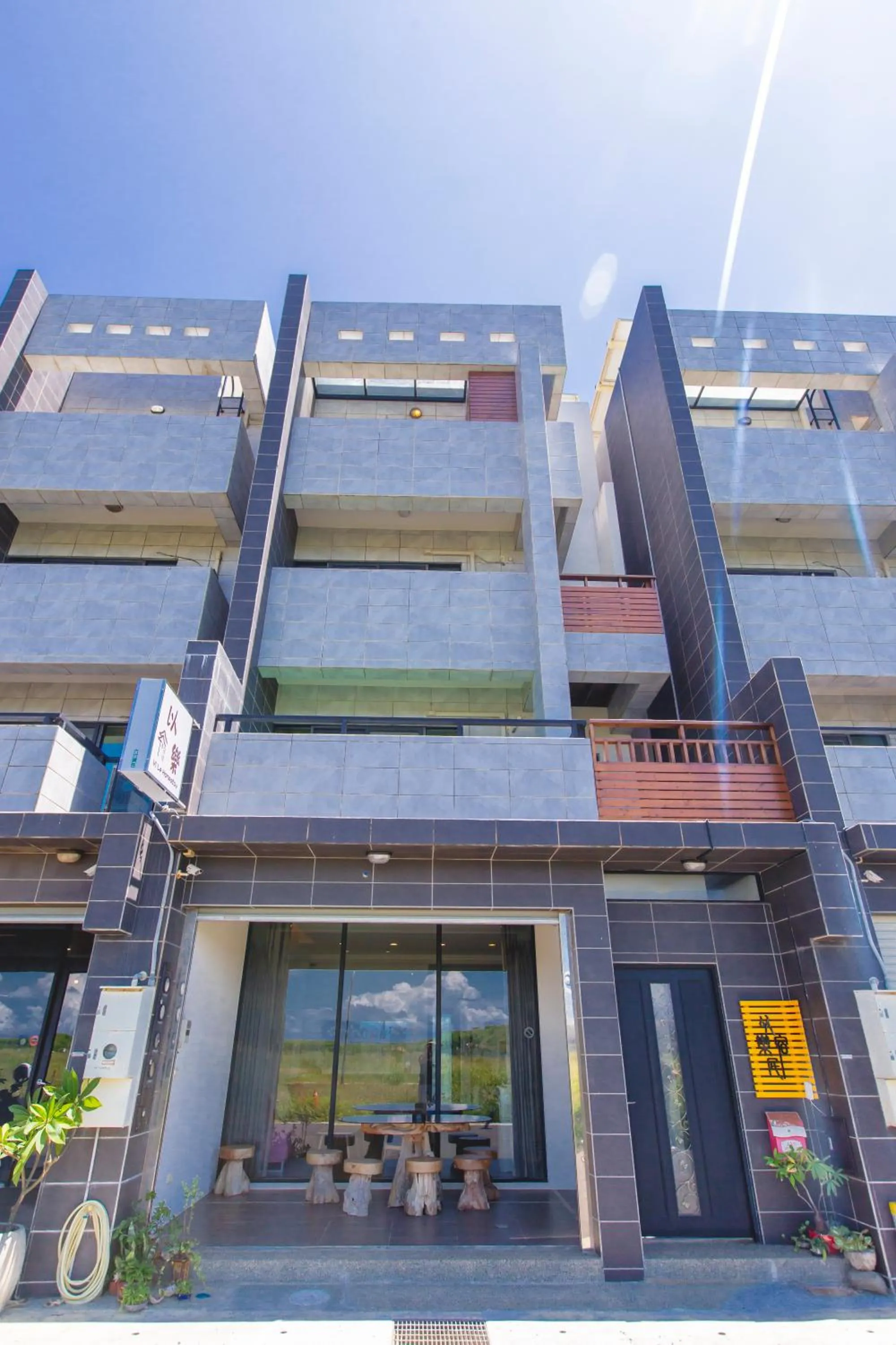 Property building in Yi Le Homestay