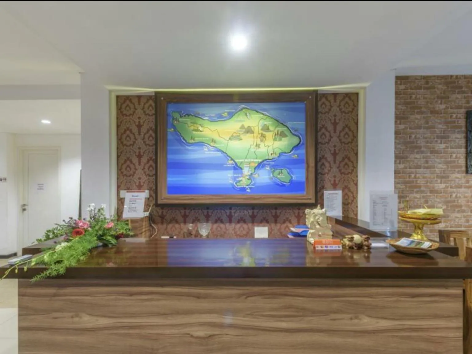 TV/Entertainment Center in Lowcost Bed & Breakfast