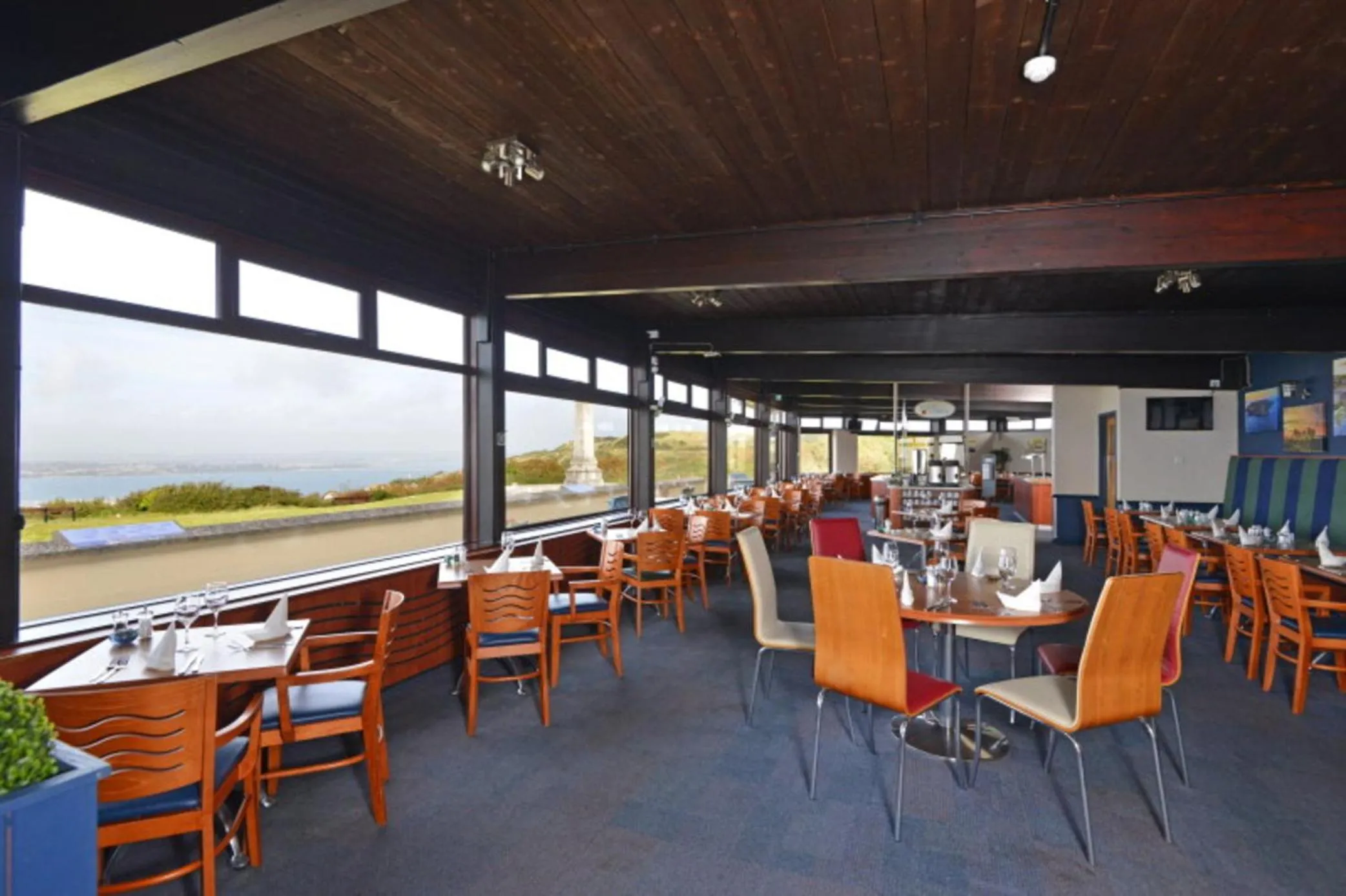 Restaurant/places to eat in Heights Hotel