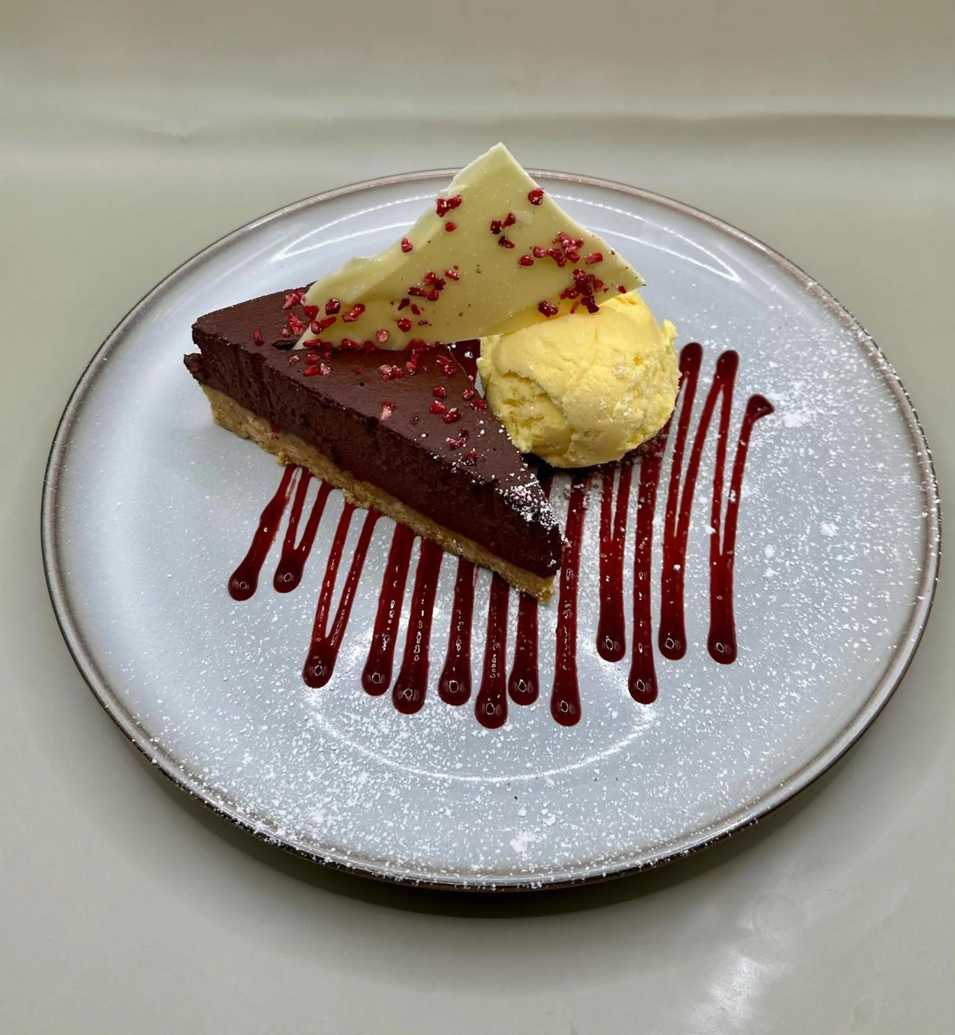 Restaurant/places to eat in Airlie Arms Hotel