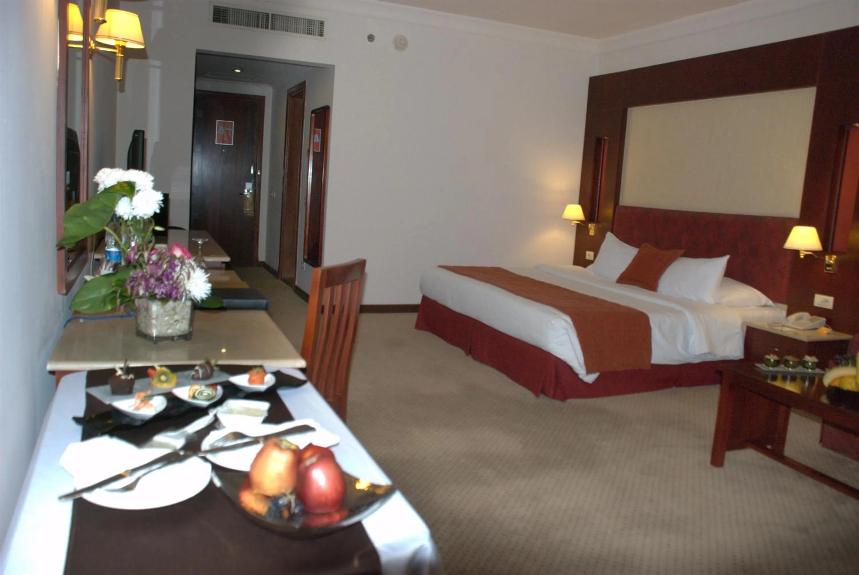 Photo of the whole room, Bed in Safir Hotel Cairo