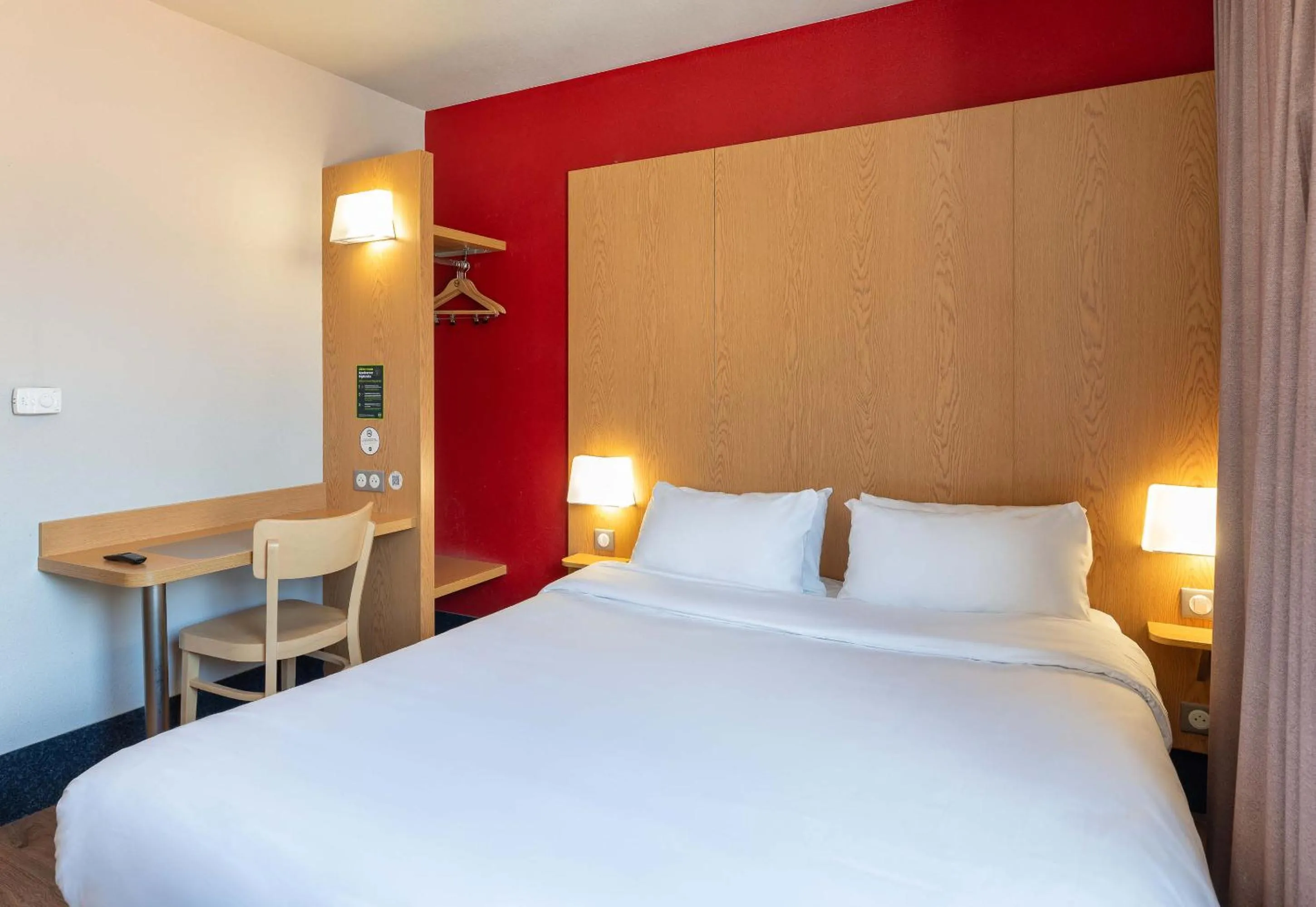 Bedroom, Bed in B&B HOTEL Lyon Caluire Cité Internationale