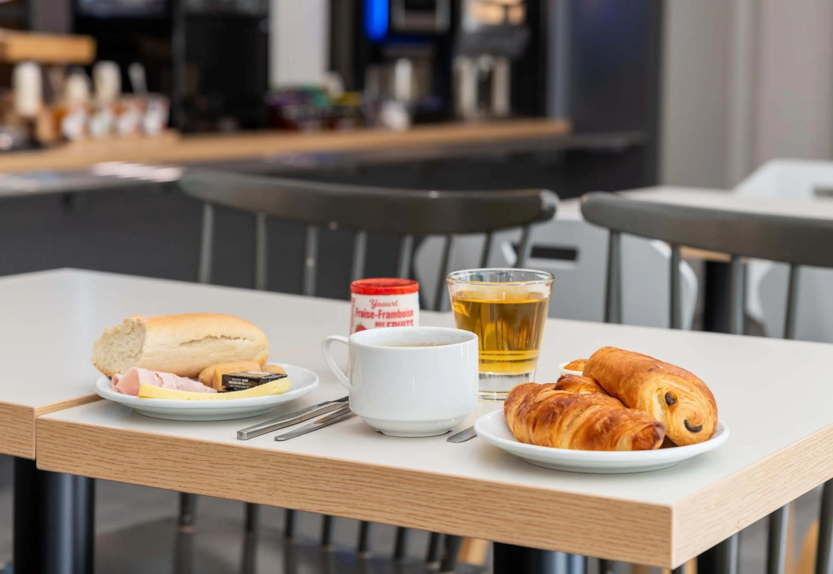 Breakfast in B&B HOTEL Lyon Caluire Cité Internationale