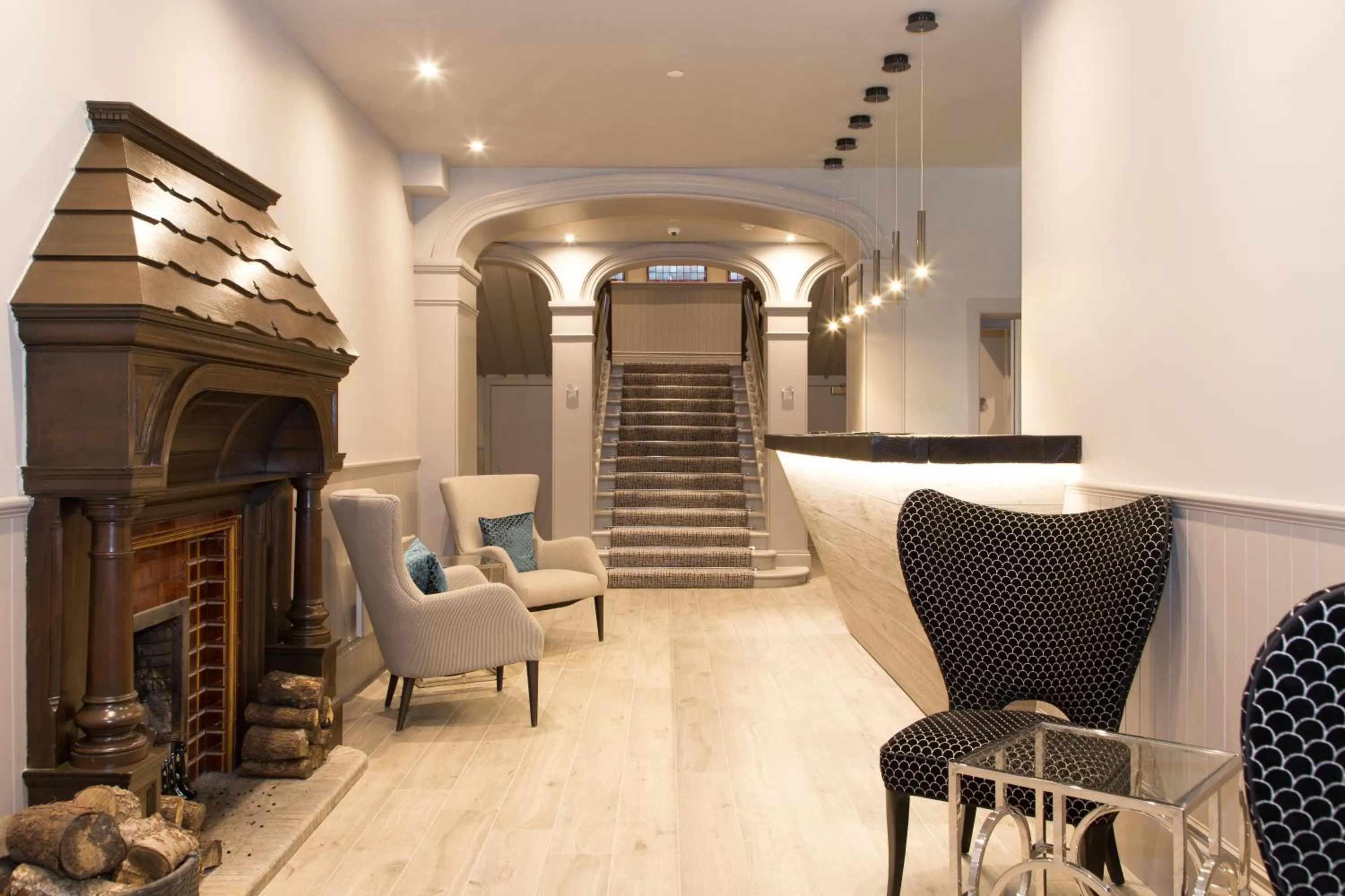 Lobby or reception in Dunalastair Hotel Suites