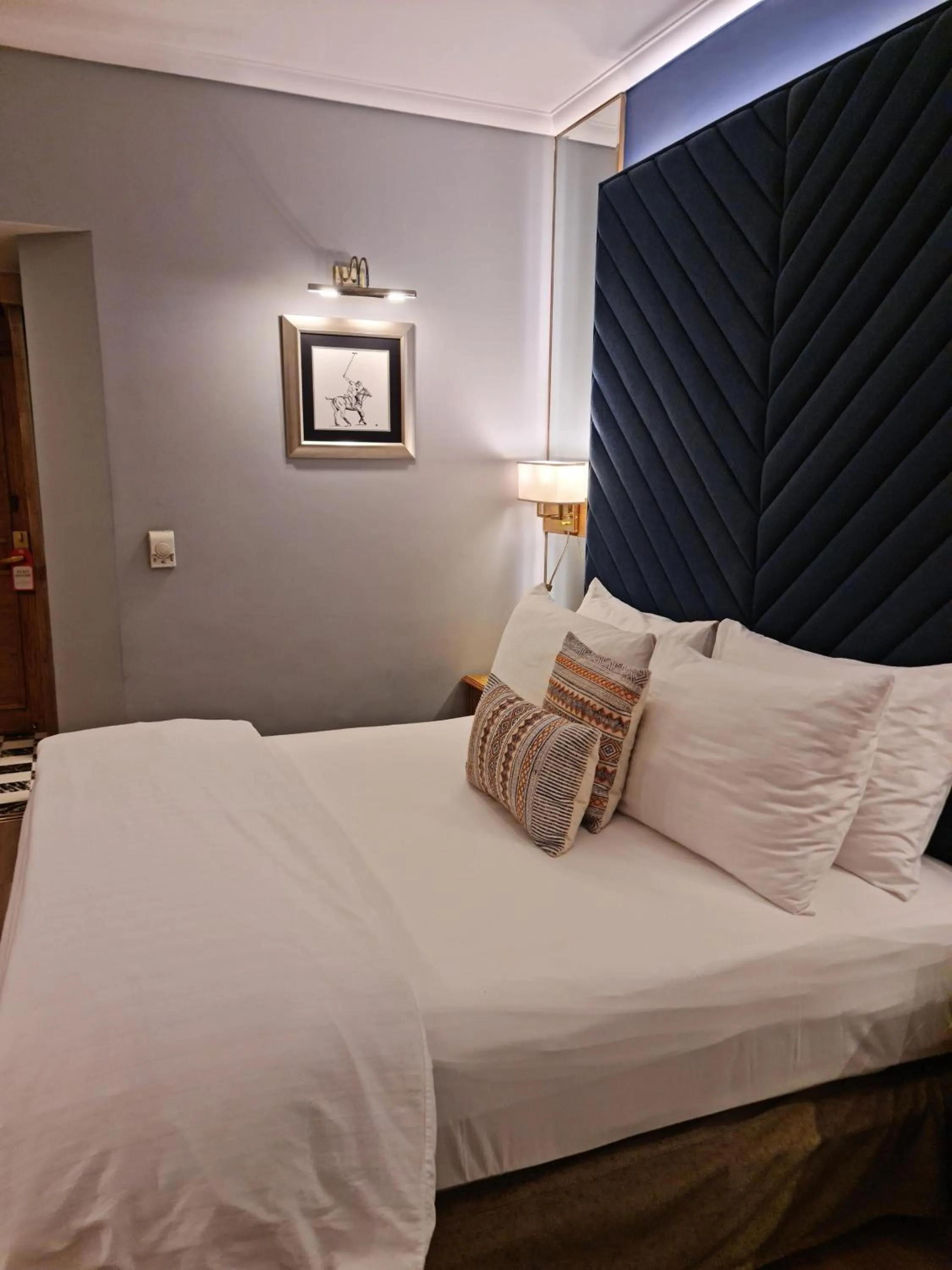 Bed in Hotel Crown Plaza Islamabad