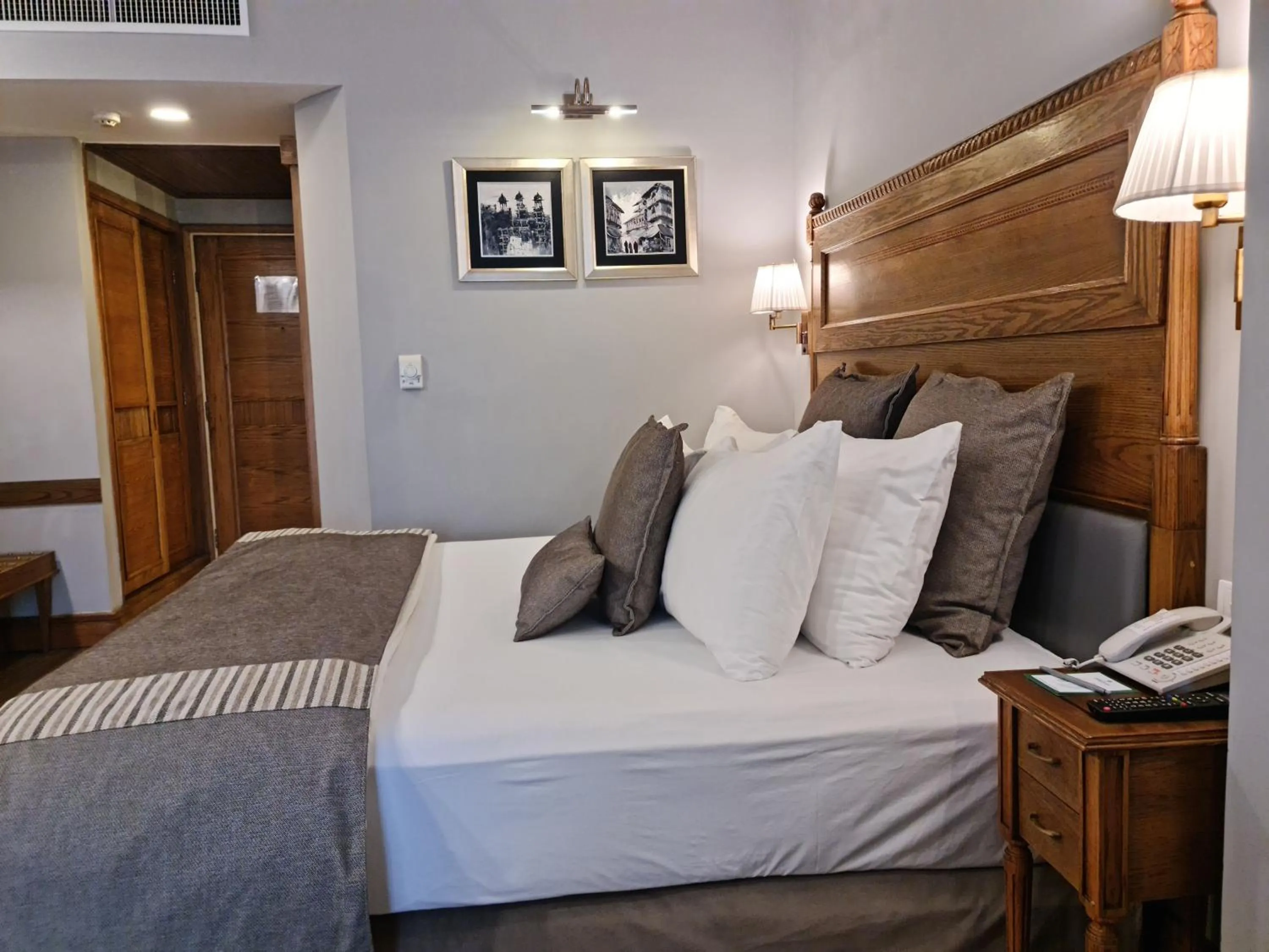 Bed in Hotel Crown Plaza Islamabad