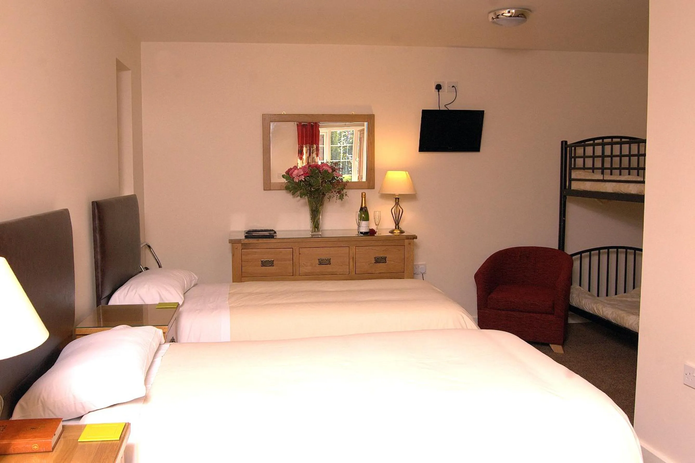 Bed in The New Inn Hotel