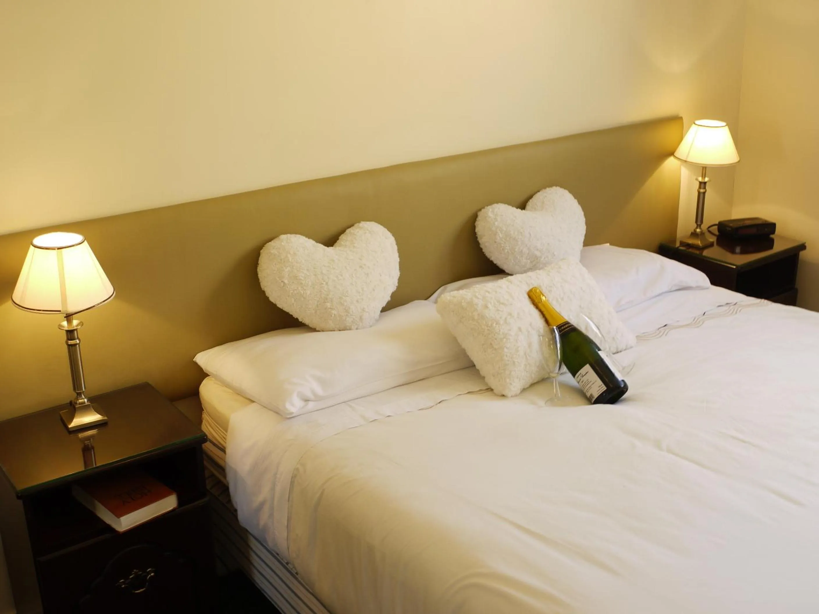 Bed in The New Inn Hotel