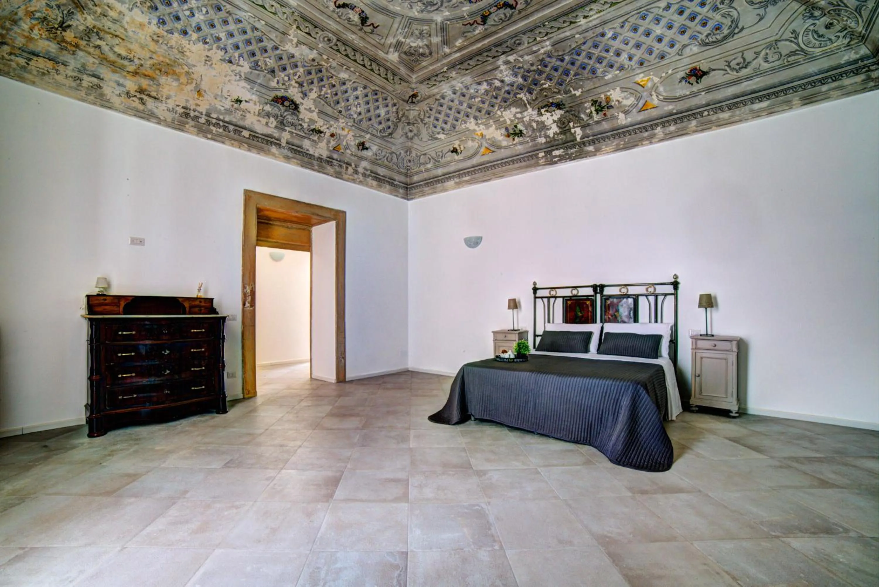 Bedroom, Bed in Donna Elena