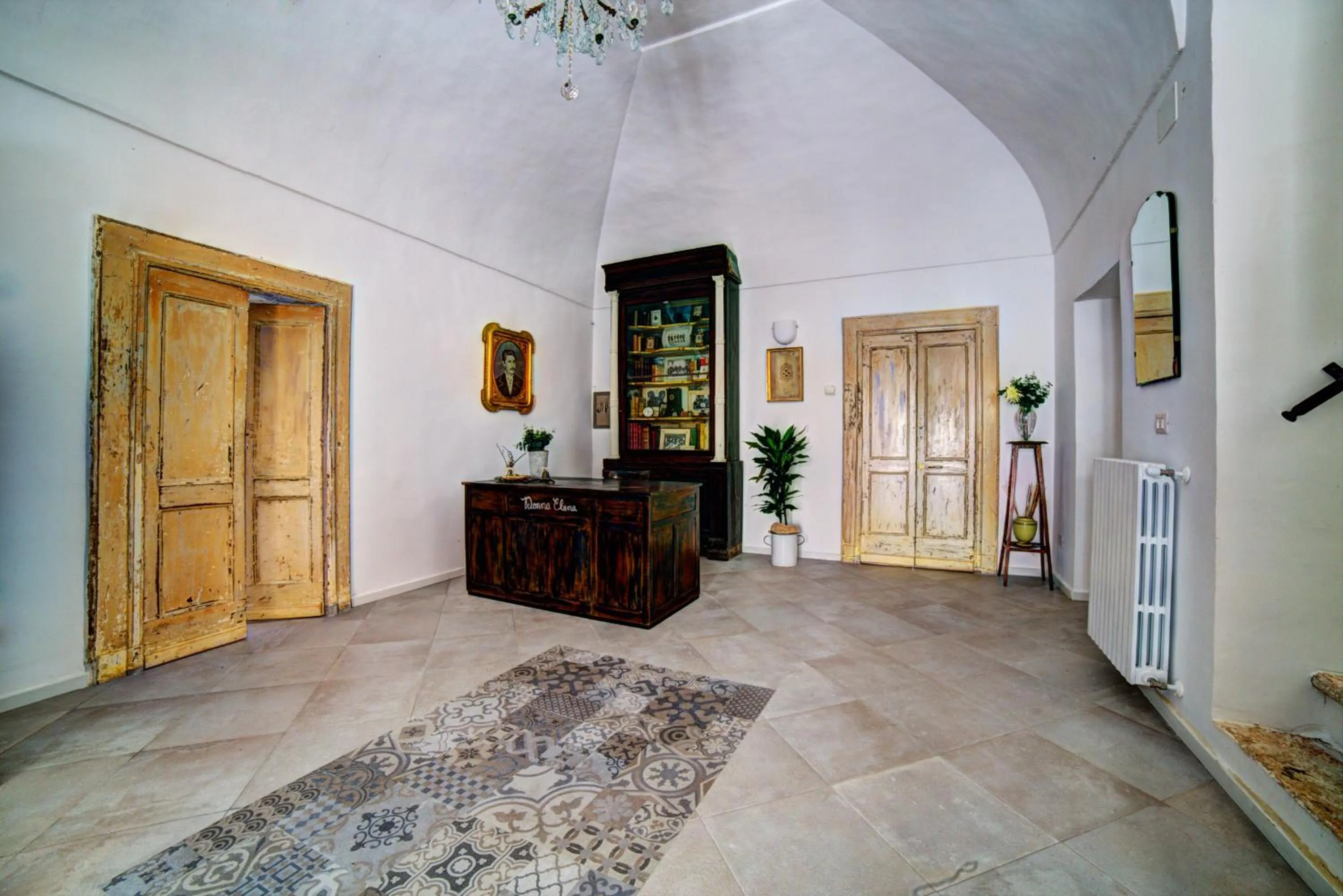 Lobby or reception in Donna Elena