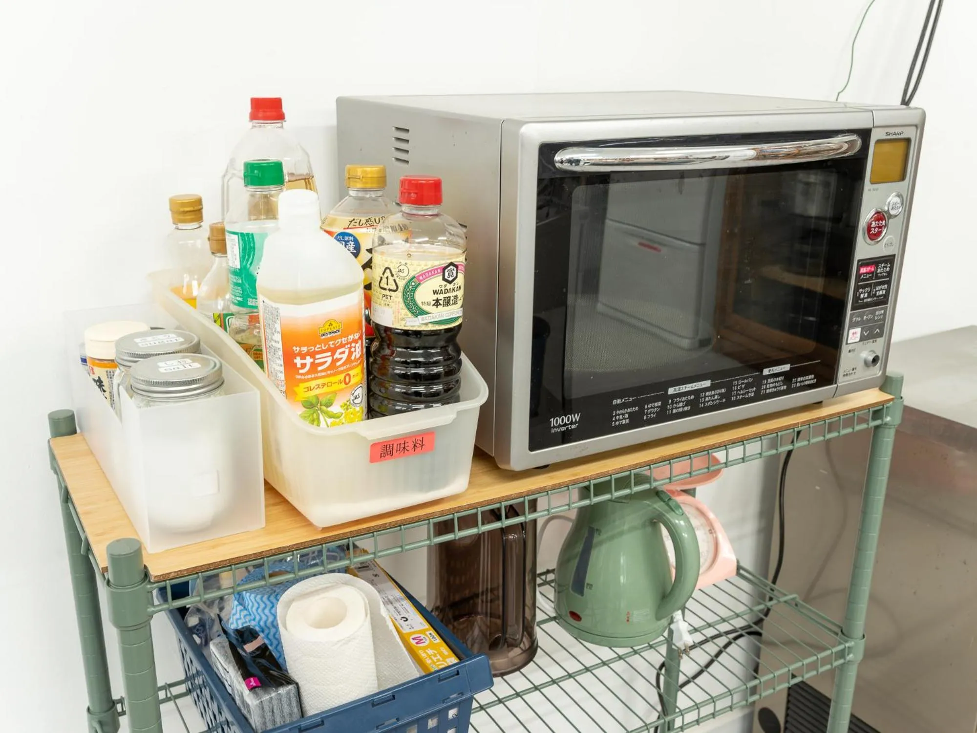Communal kitchen in Hütte Jil Shirakabako at 1,400m