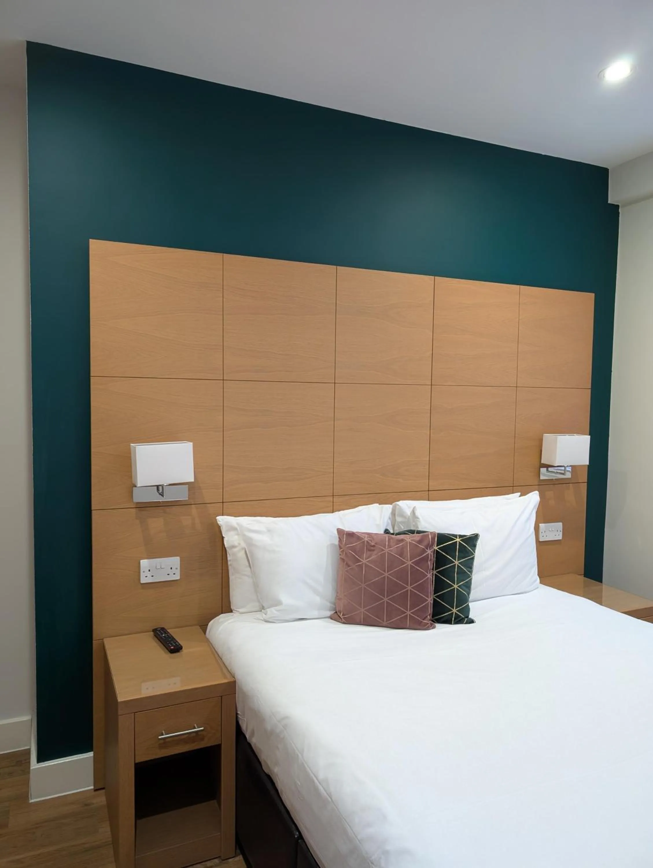 Bedroom, Bed in House of Fisher - 100 Kings Road