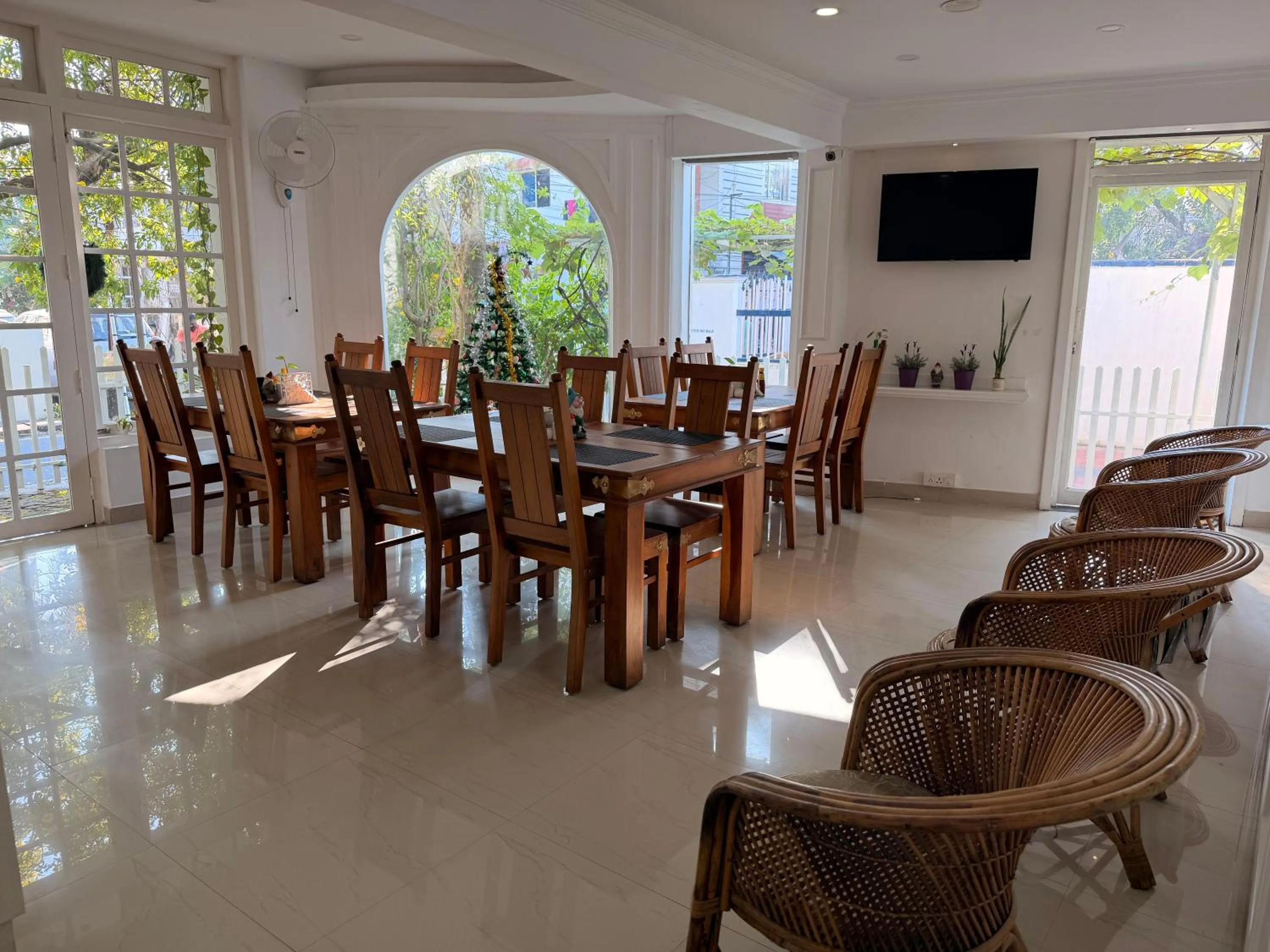 Dining area in Daffodils Spice Court