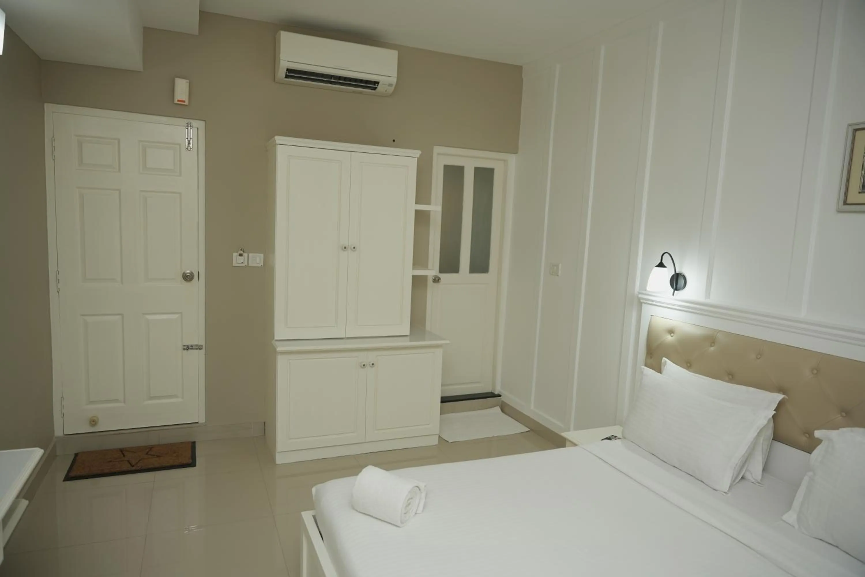 Bed in Daffodils Spice Court