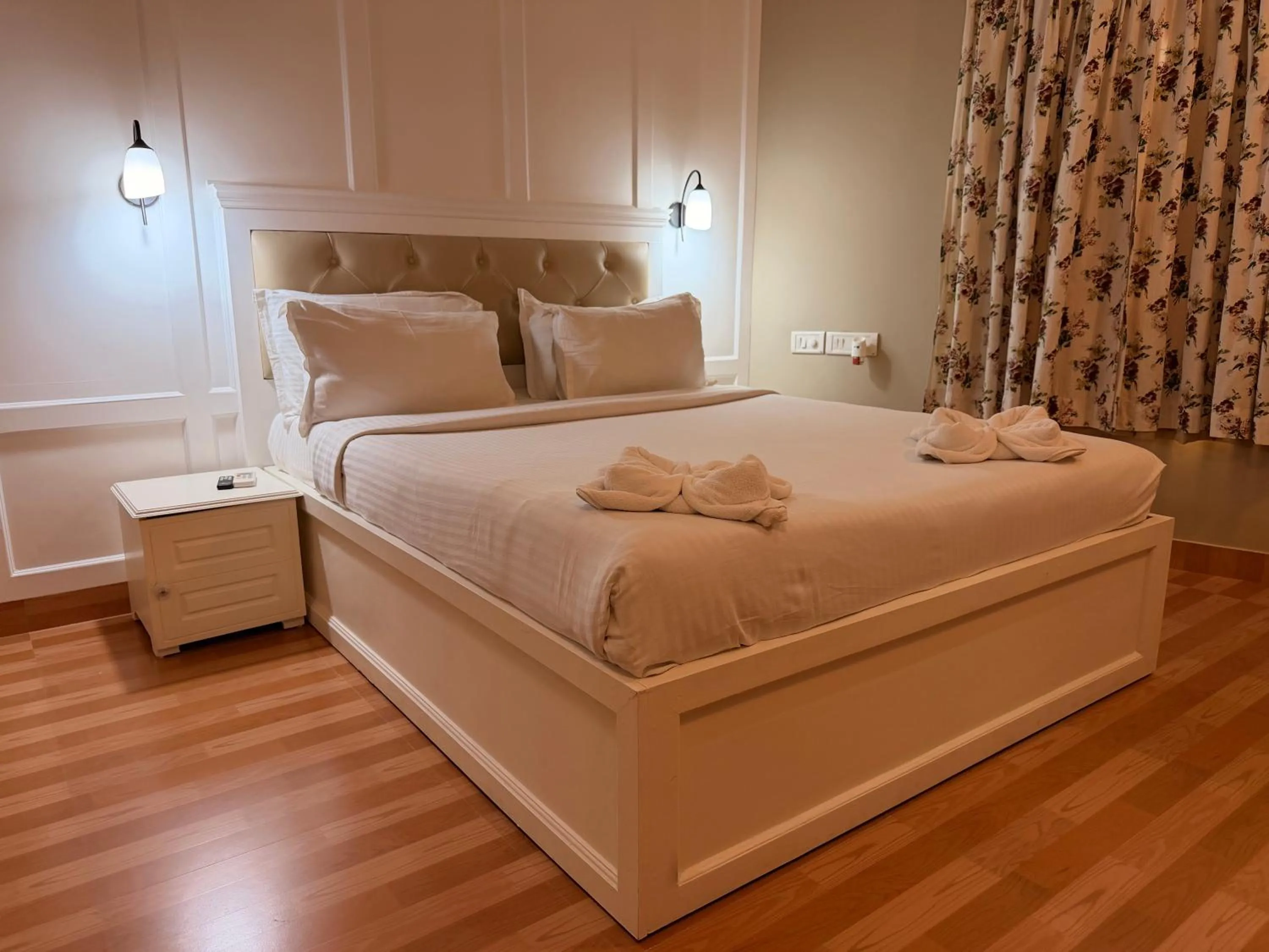 Photo of the whole room, Bed in Daffodils Spice Court