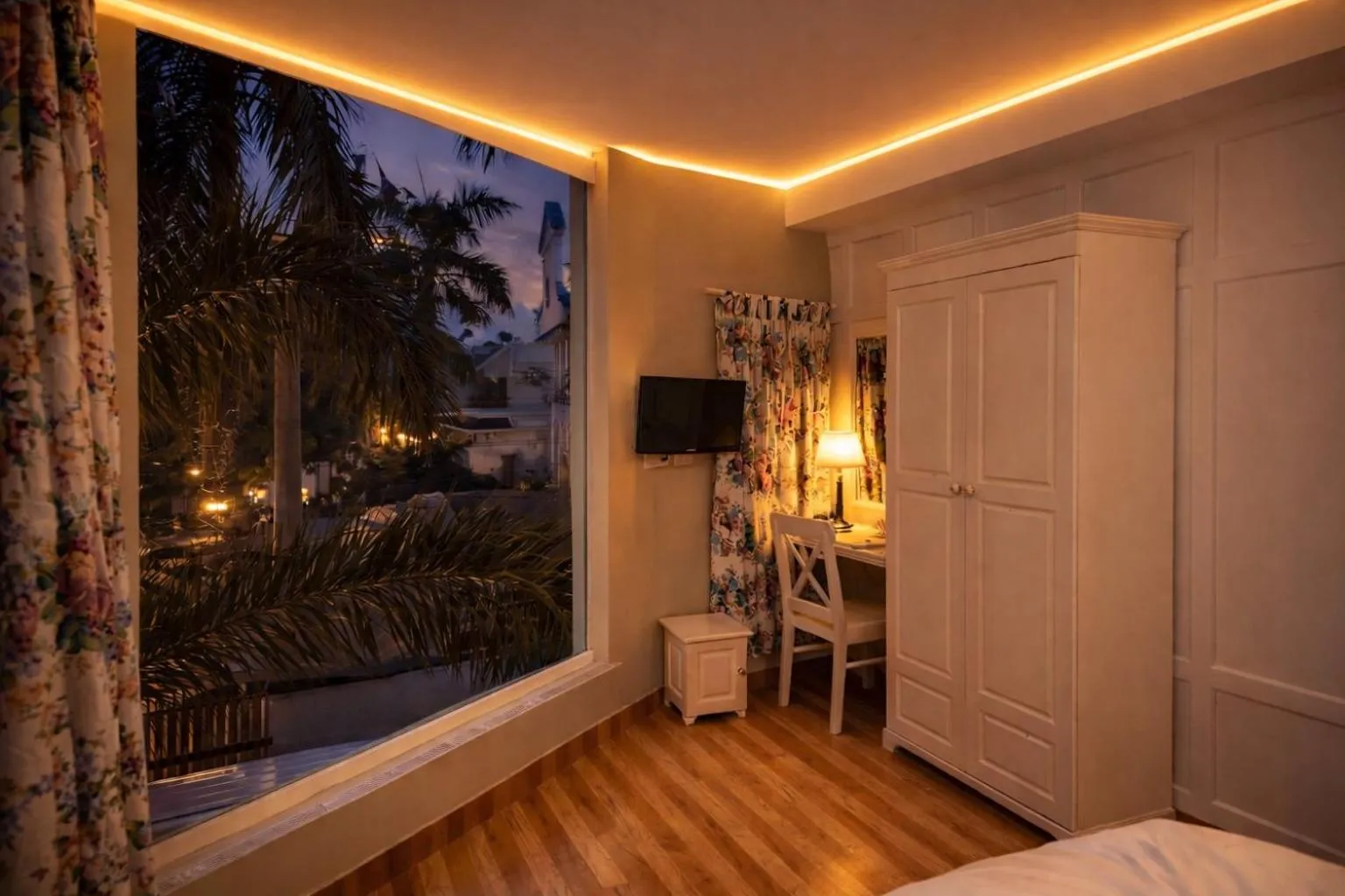 Photo of the whole room, Bed in Daffodils Spice Court