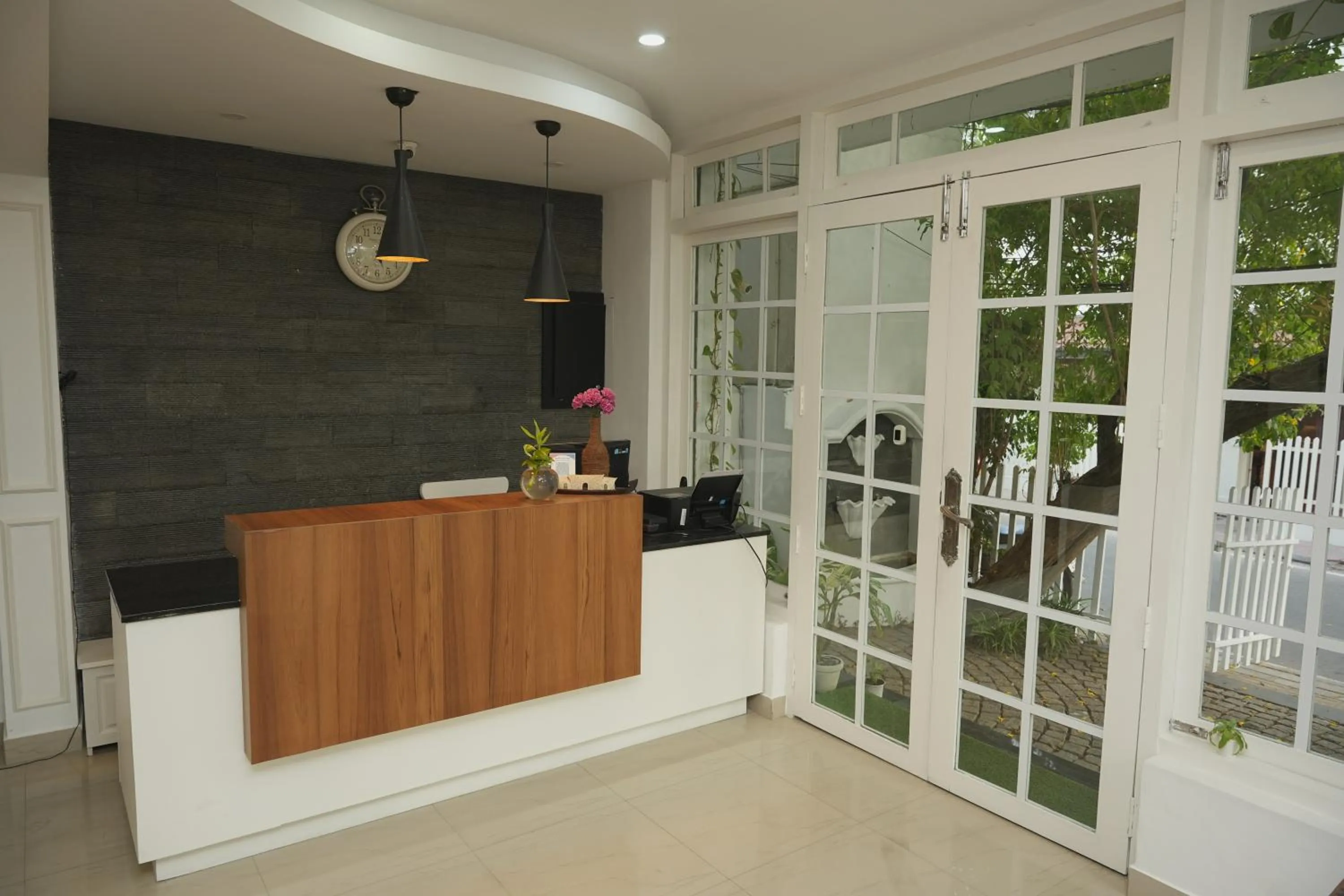 Daffodils Spice Court