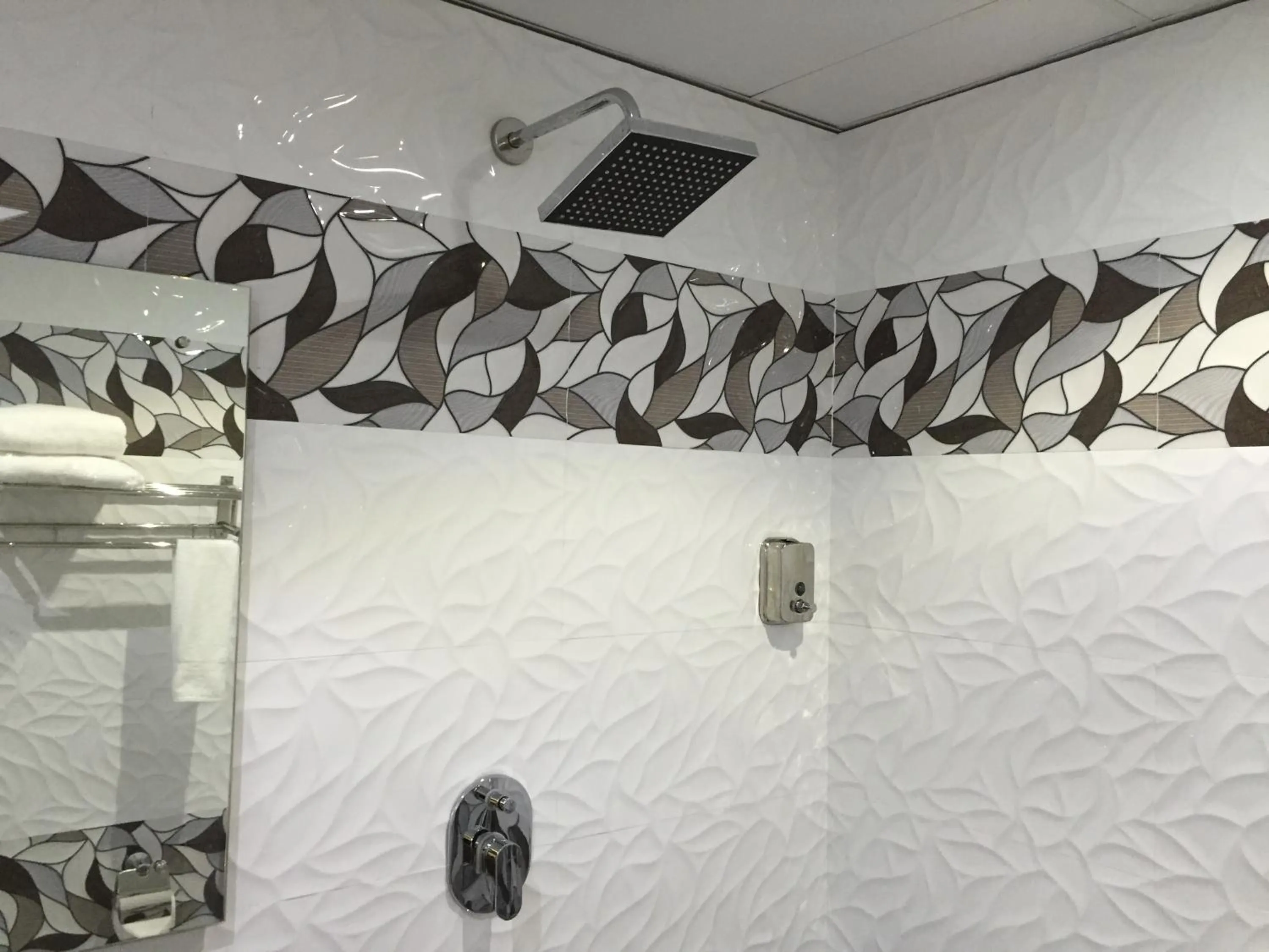 Shower in Daffodils Spice Court