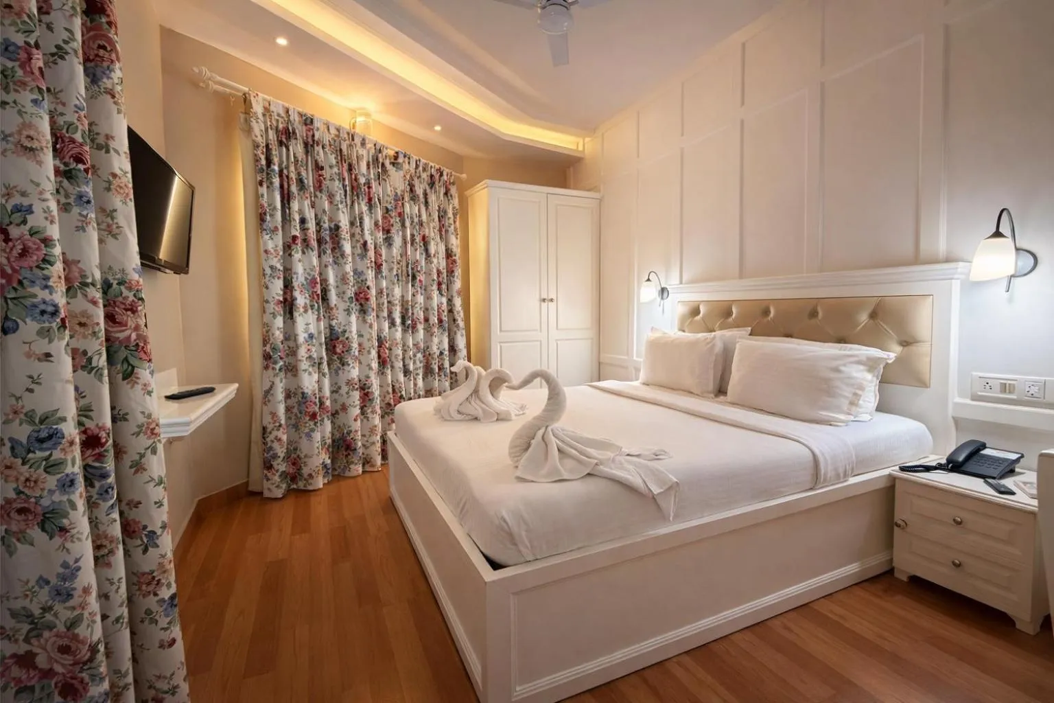 Living room, Bed in Daffodils Spice Court