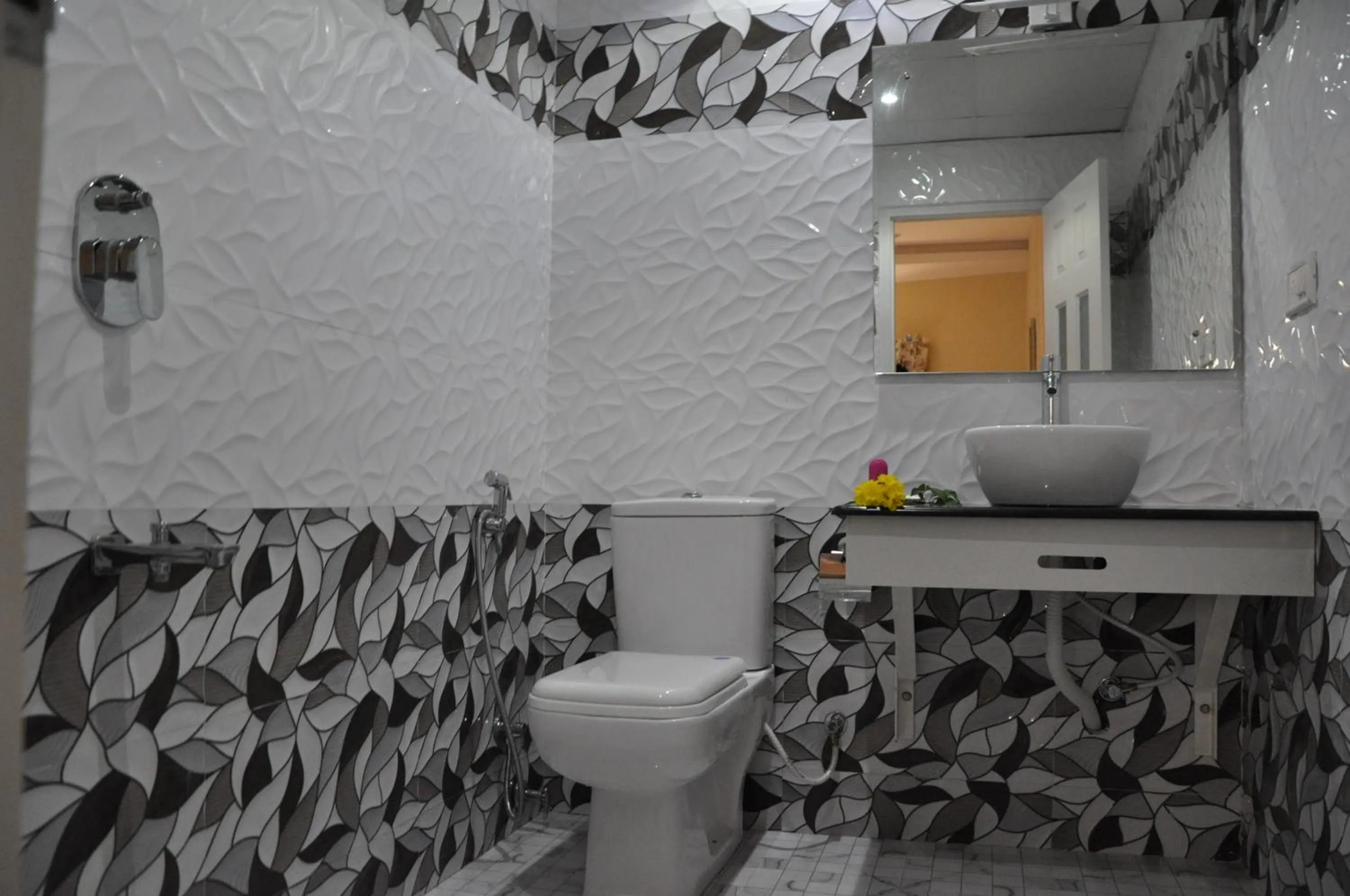 Bathroom in Daffodils Spice Court