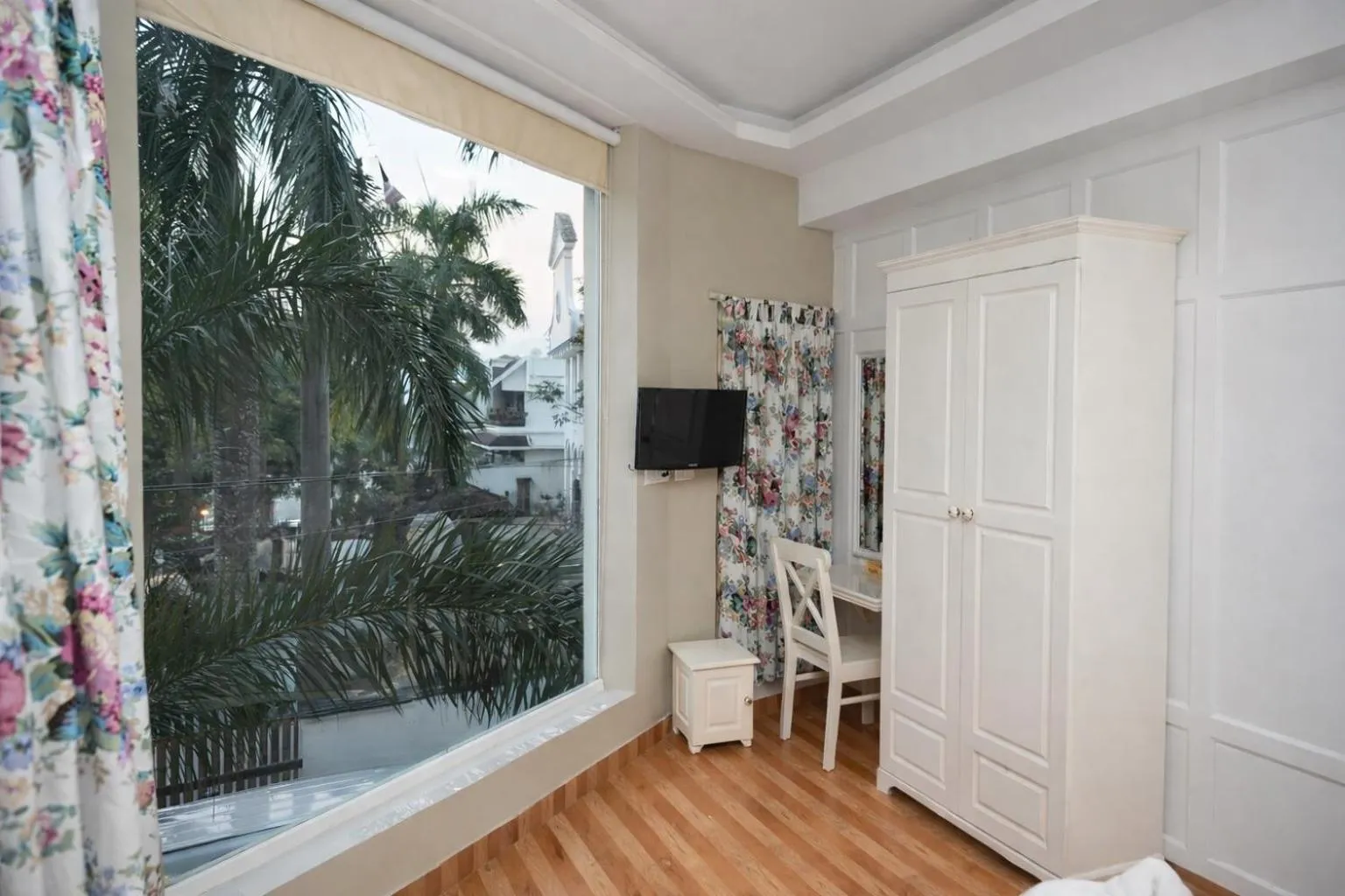 Daffodils Spice Court