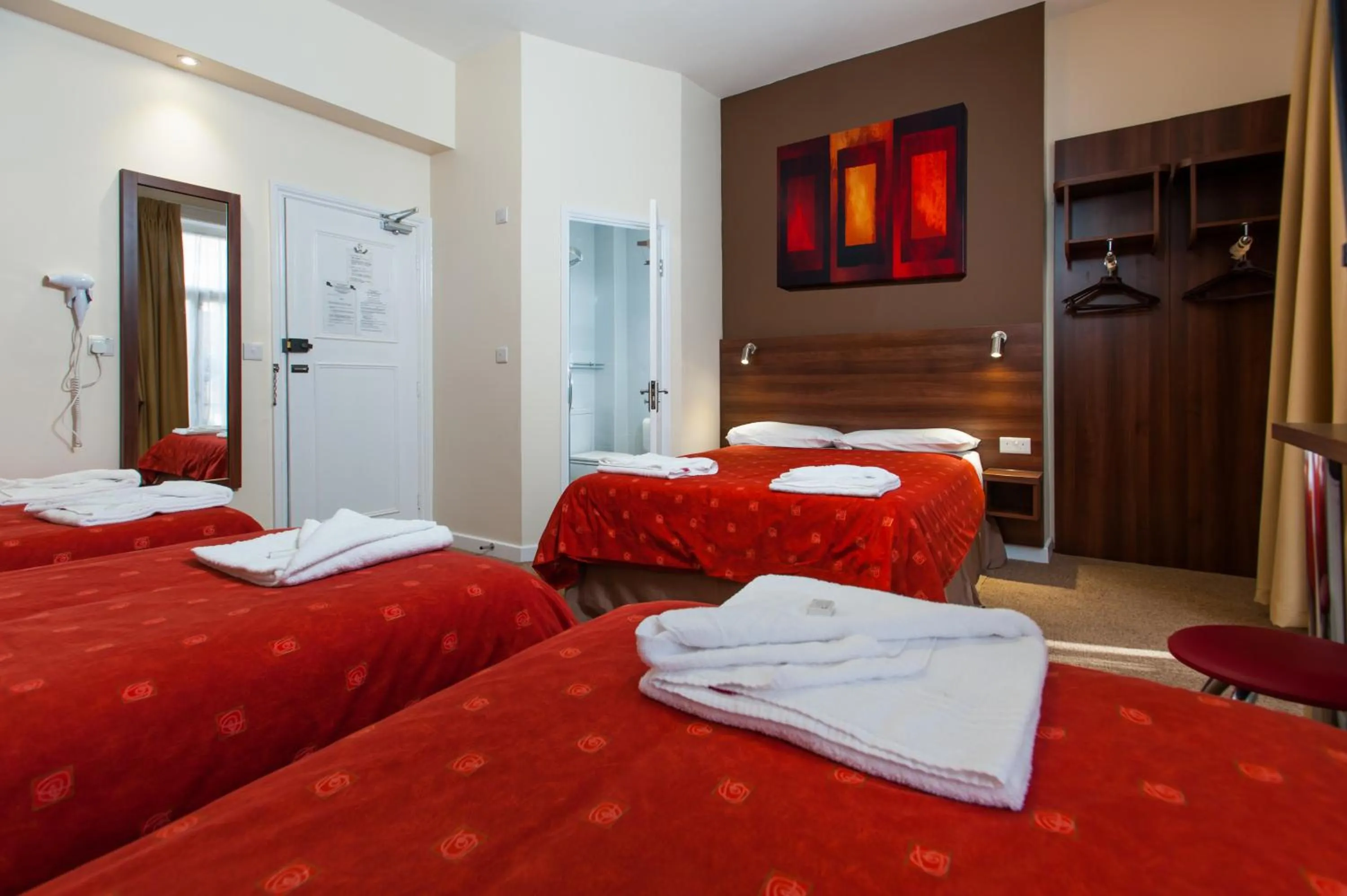 Bed in Marble Arch Inn