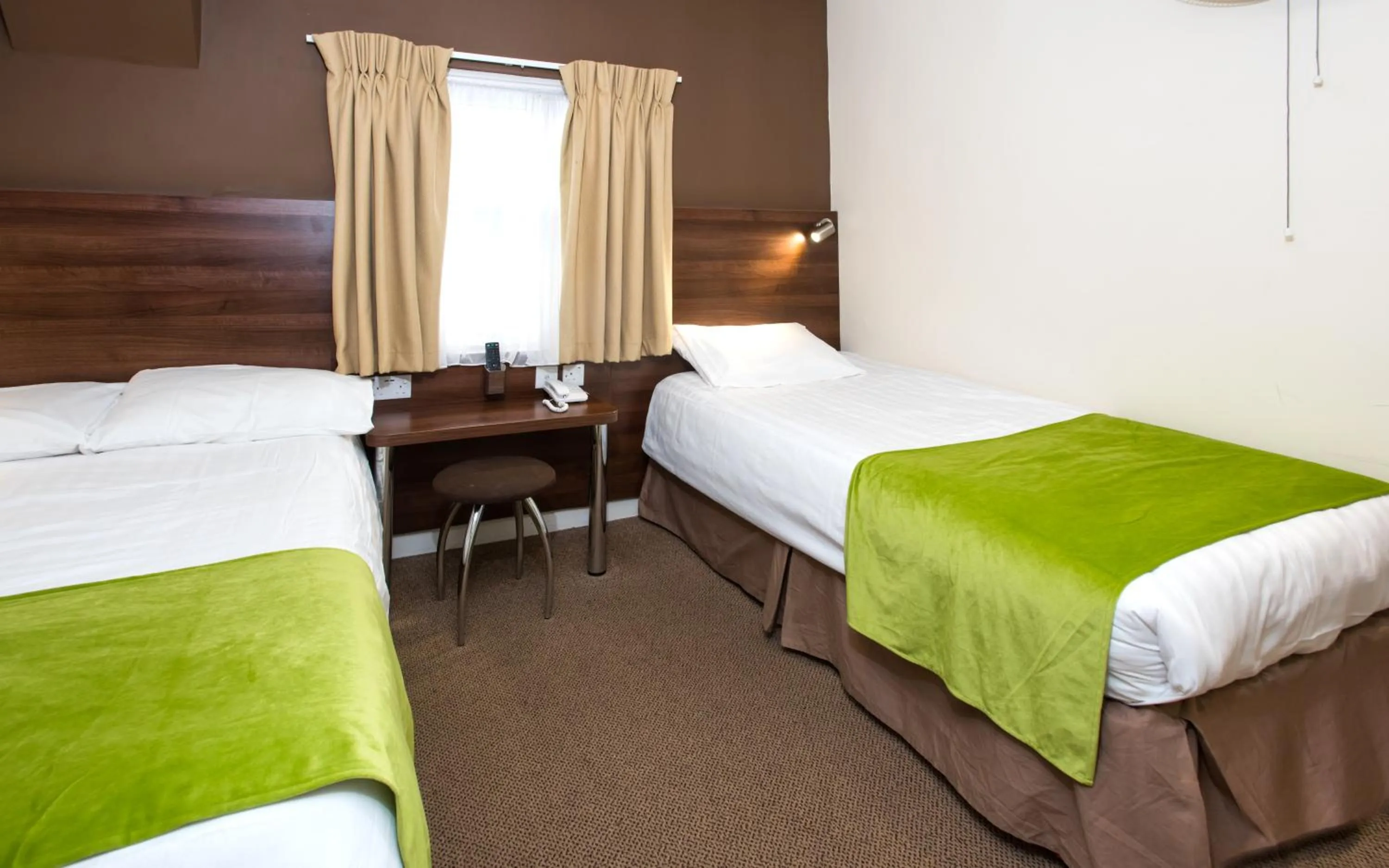 Bed in Marble Arch Inn