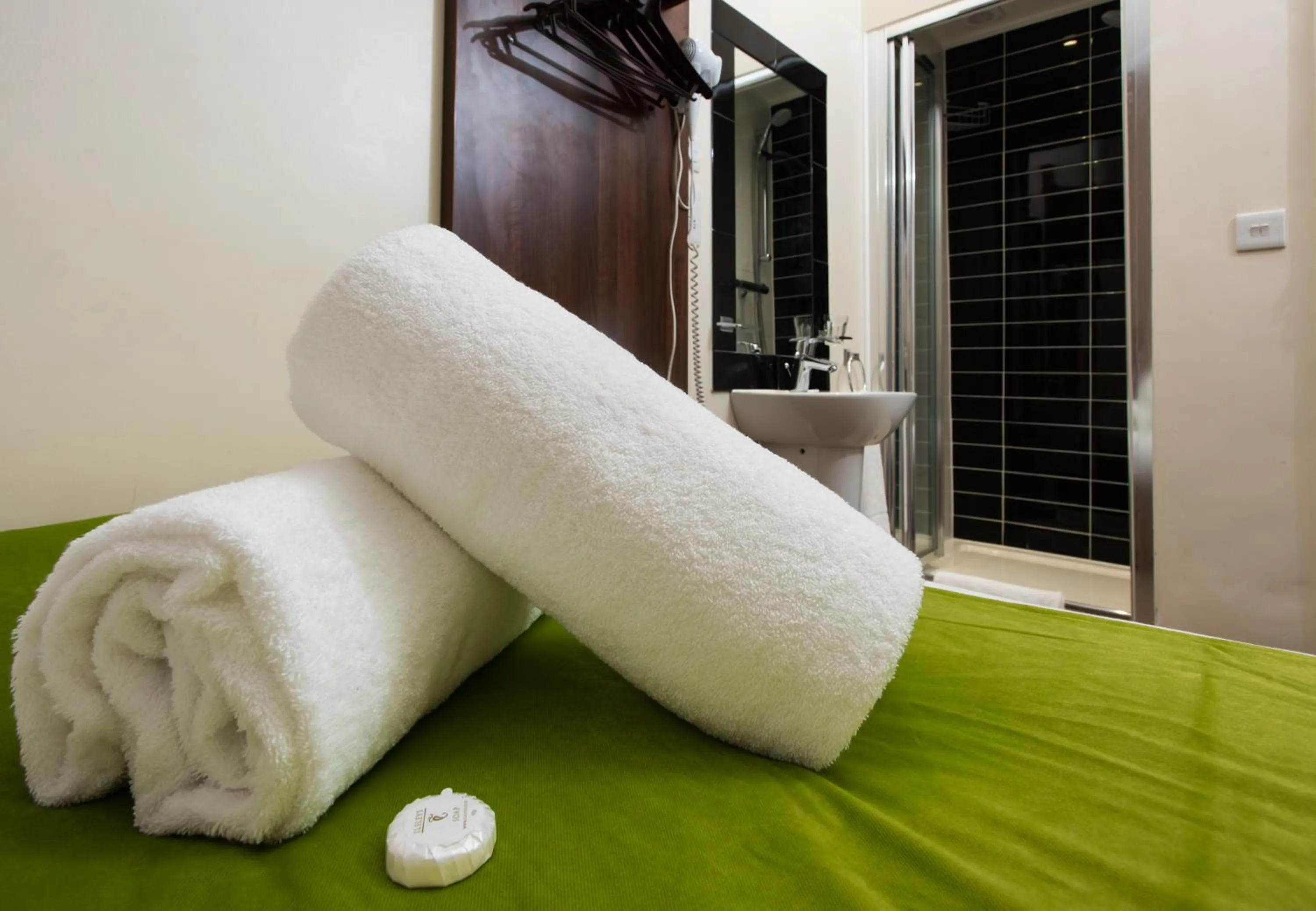 Bed in Marble Arch Inn