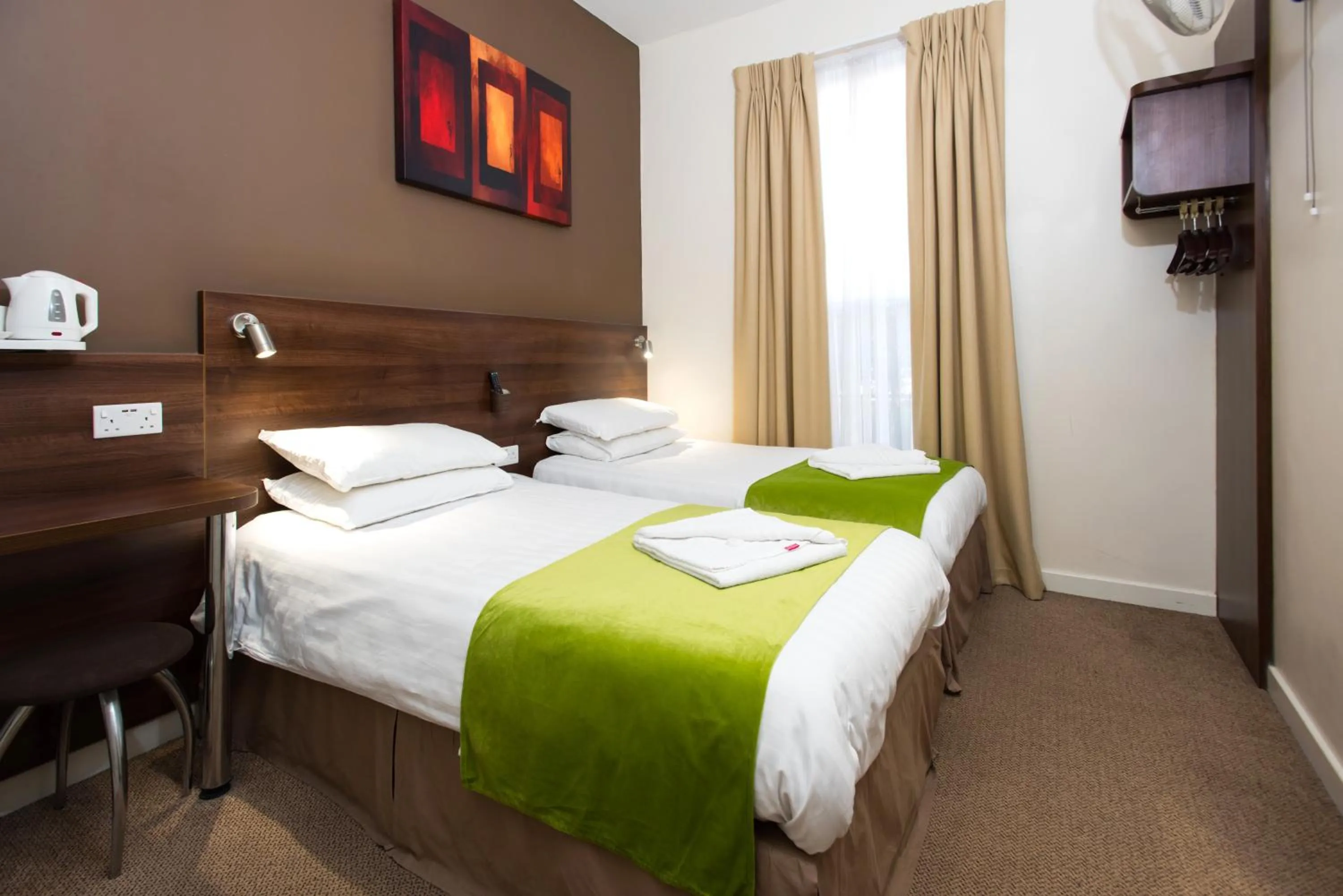 Bed in Marble Arch Inn