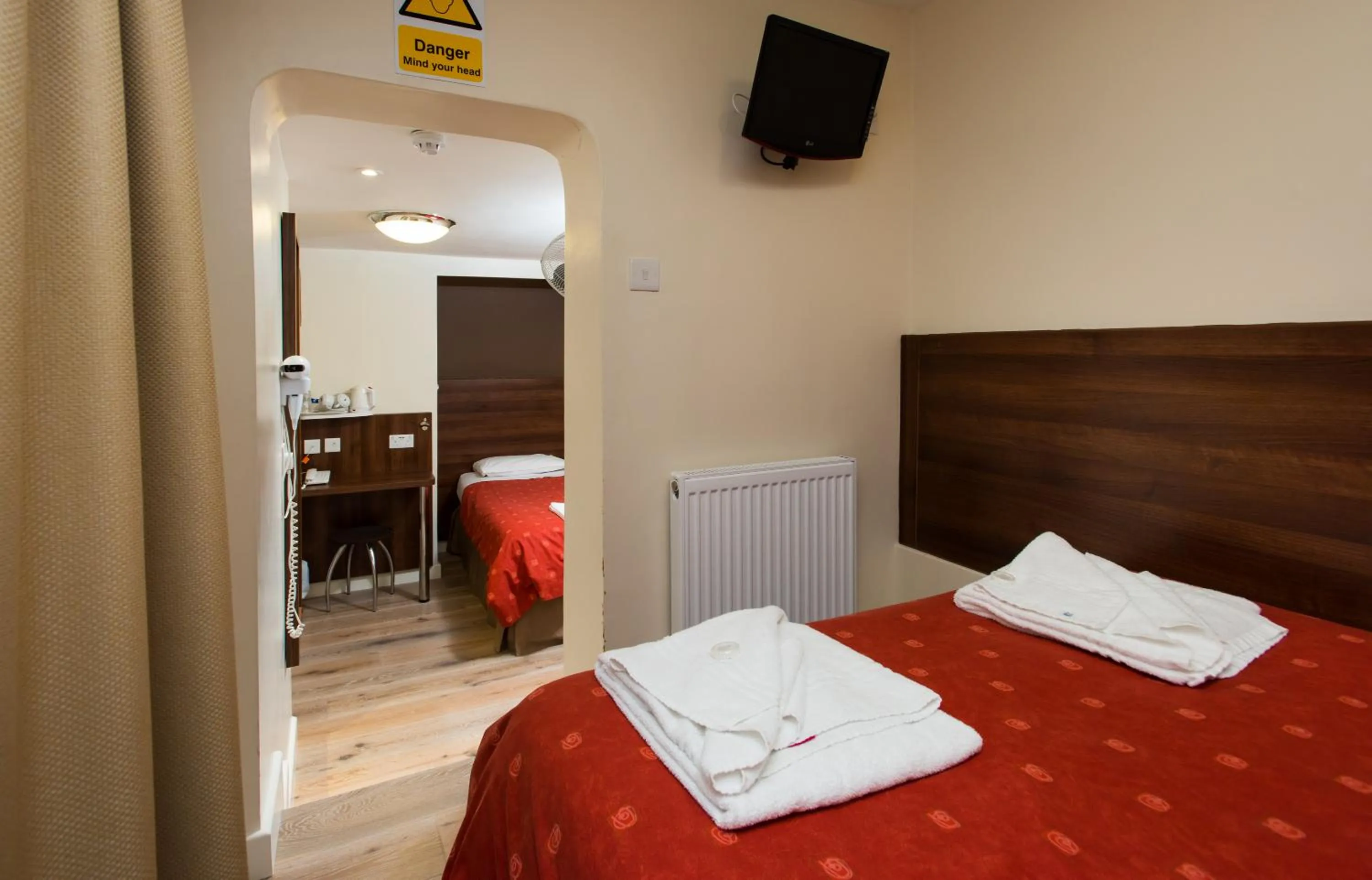 Bed in Marble Arch Inn