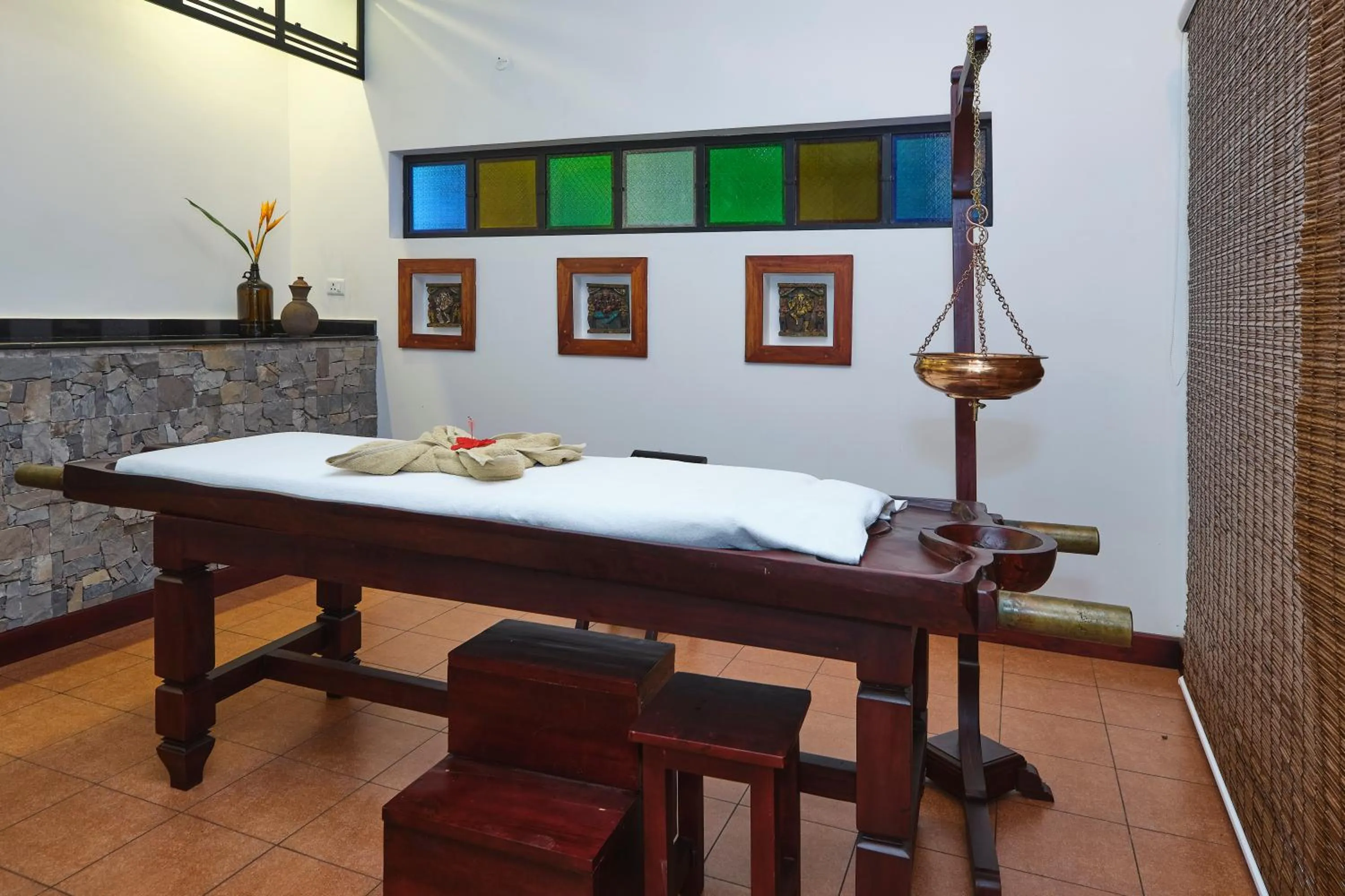 Massage, Bed in Reen Resorts Aanavilasam Plantation Thekkady