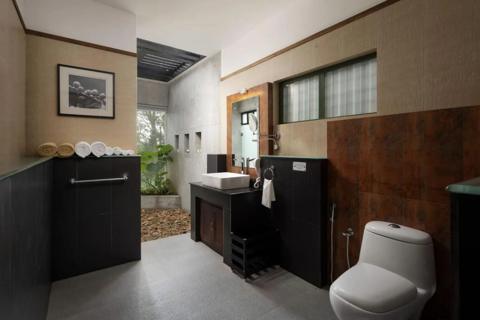 Bathroom in Reen Resorts Aanavilasam Plantation Thekkady