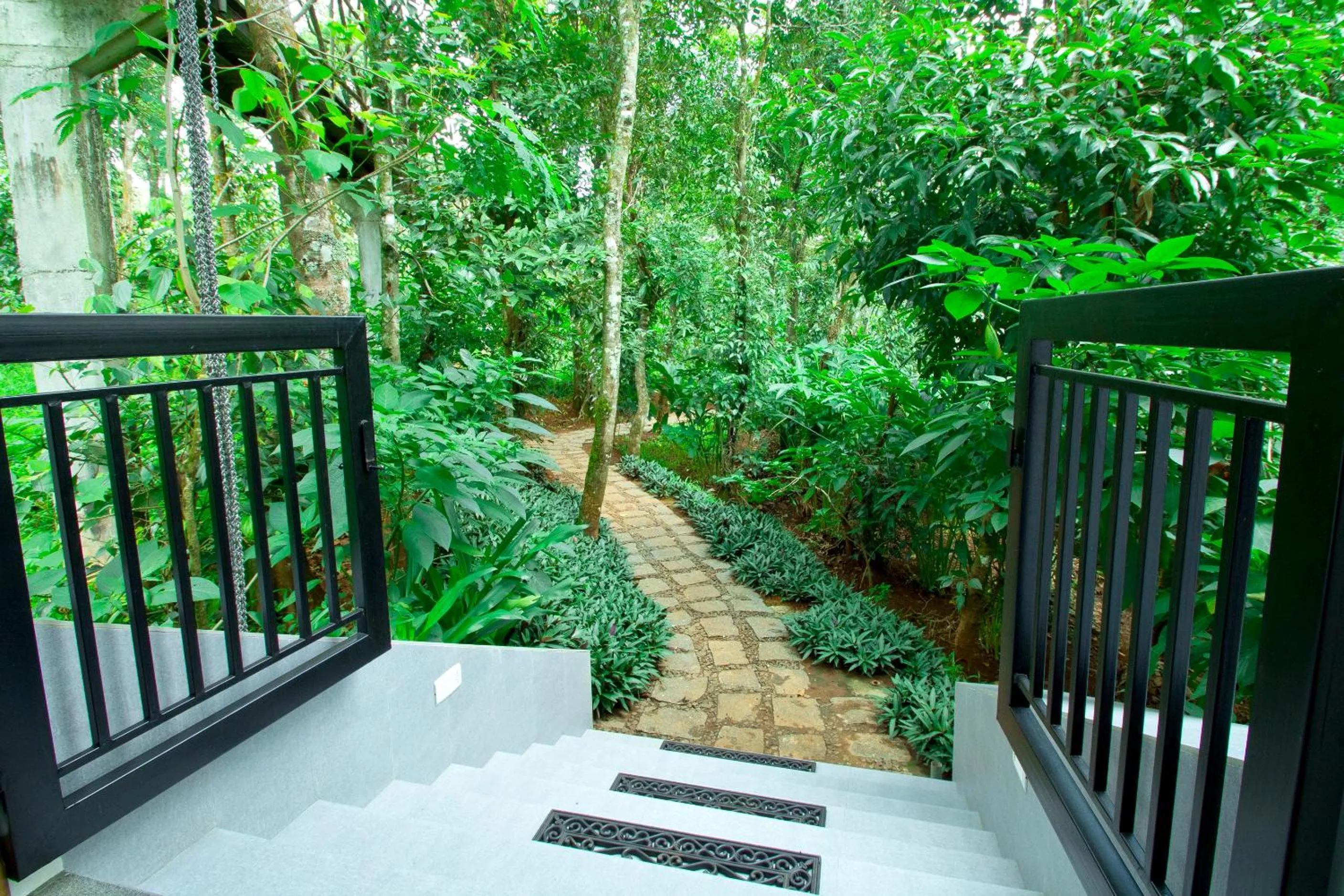 Garden in Reen Resorts Aanavilasam Plantation Thekkady