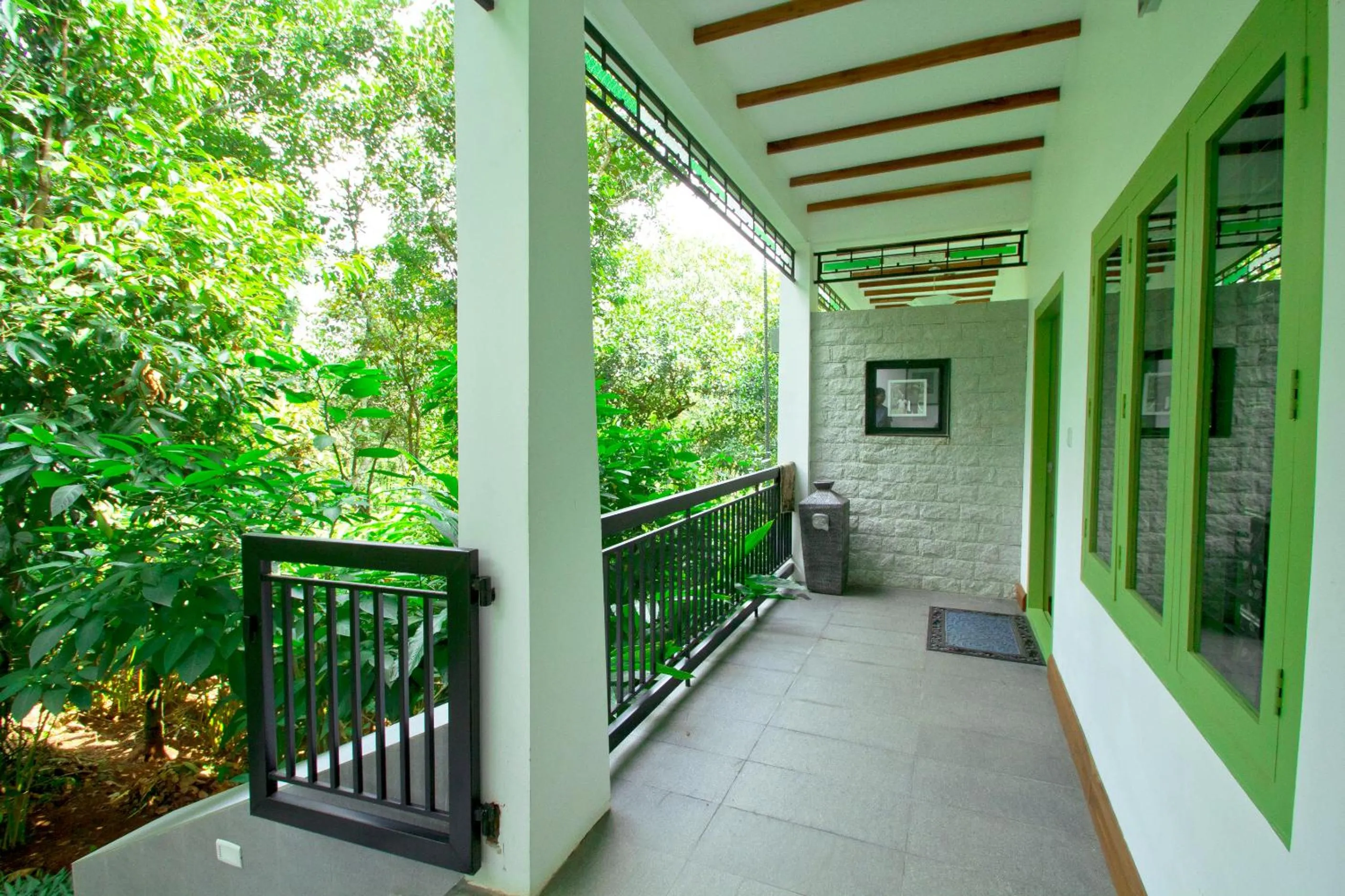 Balcony/Terrace in Reen Resorts Aanavilasam Plantation Thekkady