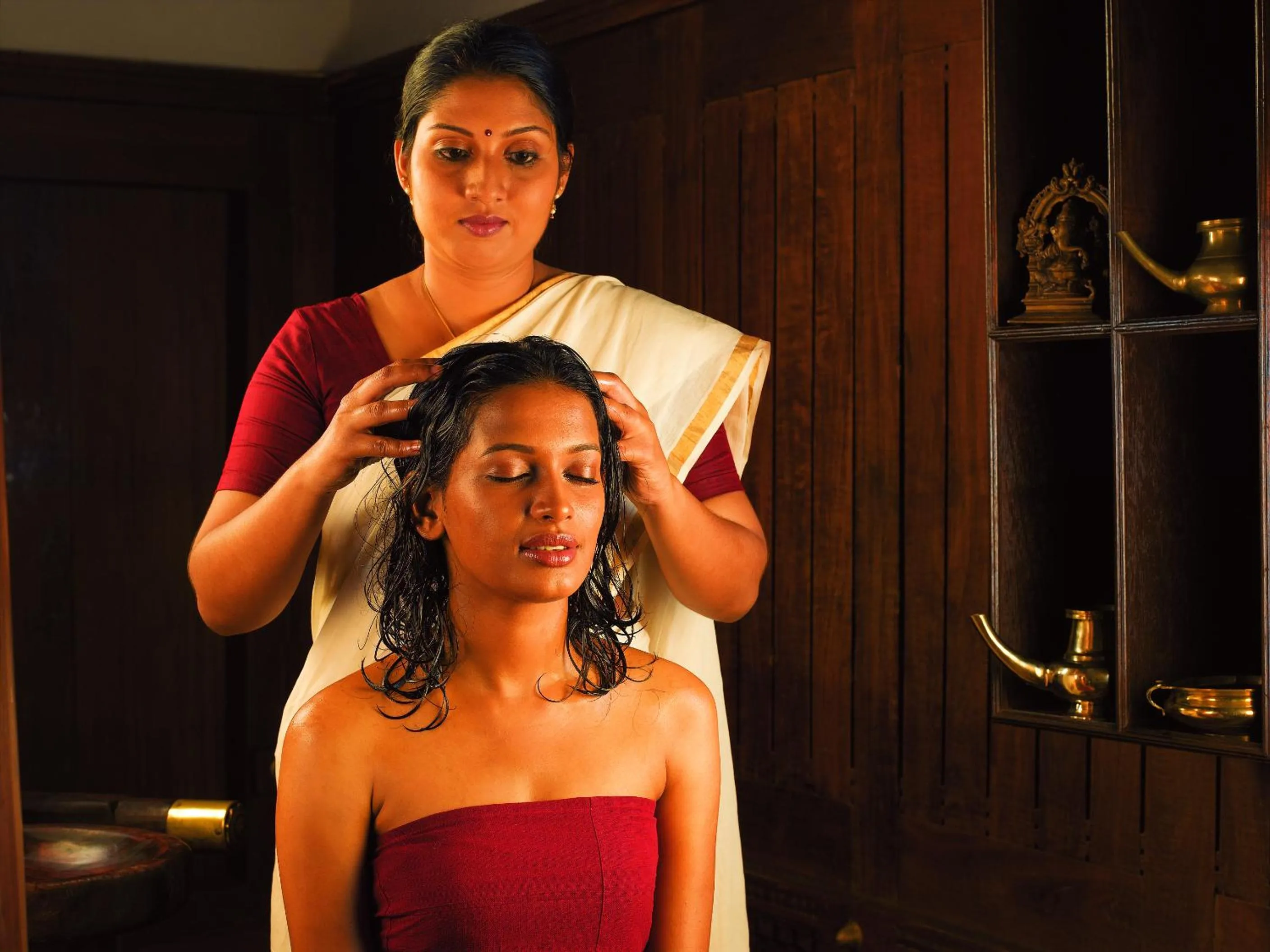 Massage in Reen Resorts Aanavilasam Plantation Thekkady