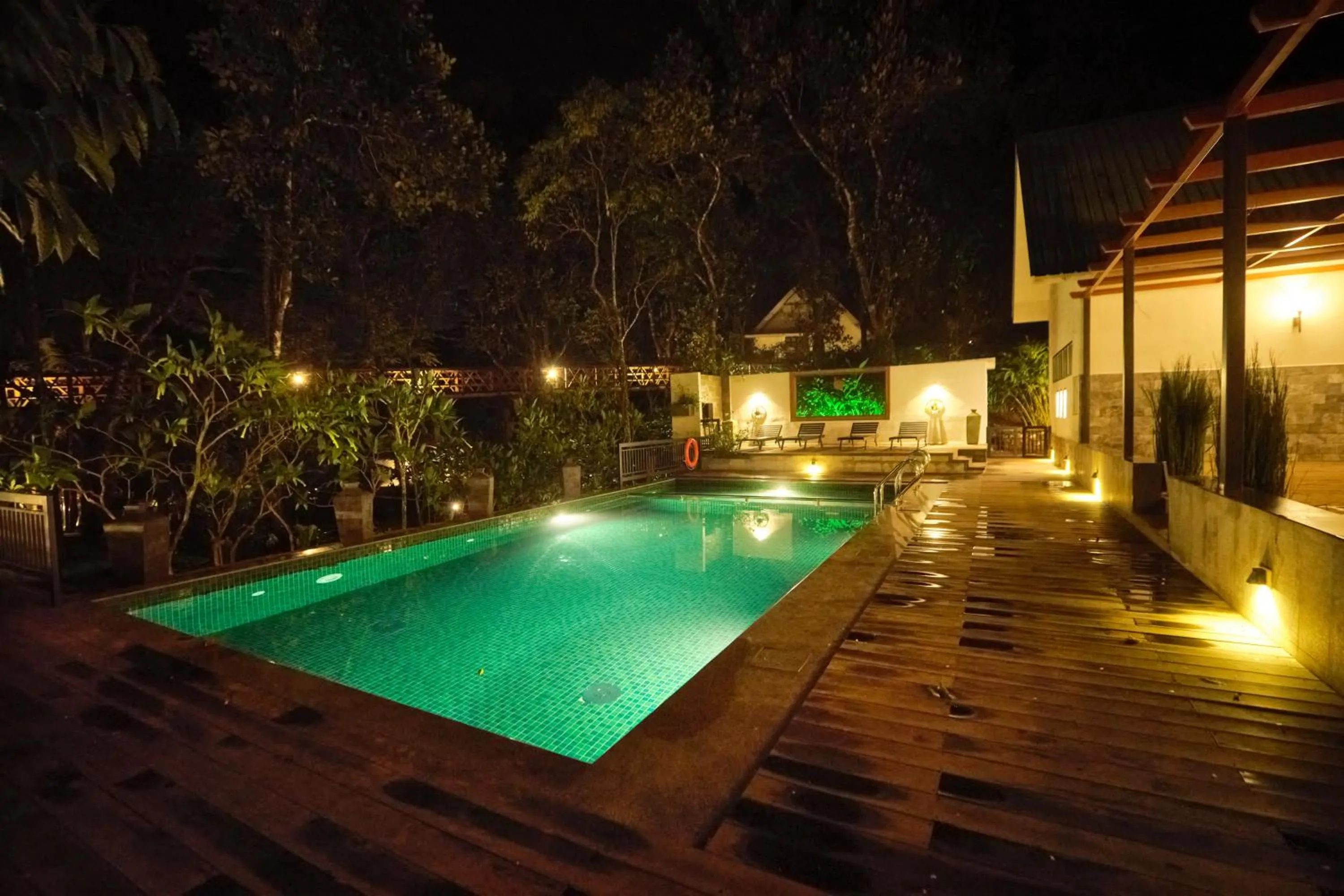 Night in Reen Resorts Aanavilasam Plantation Thekkady