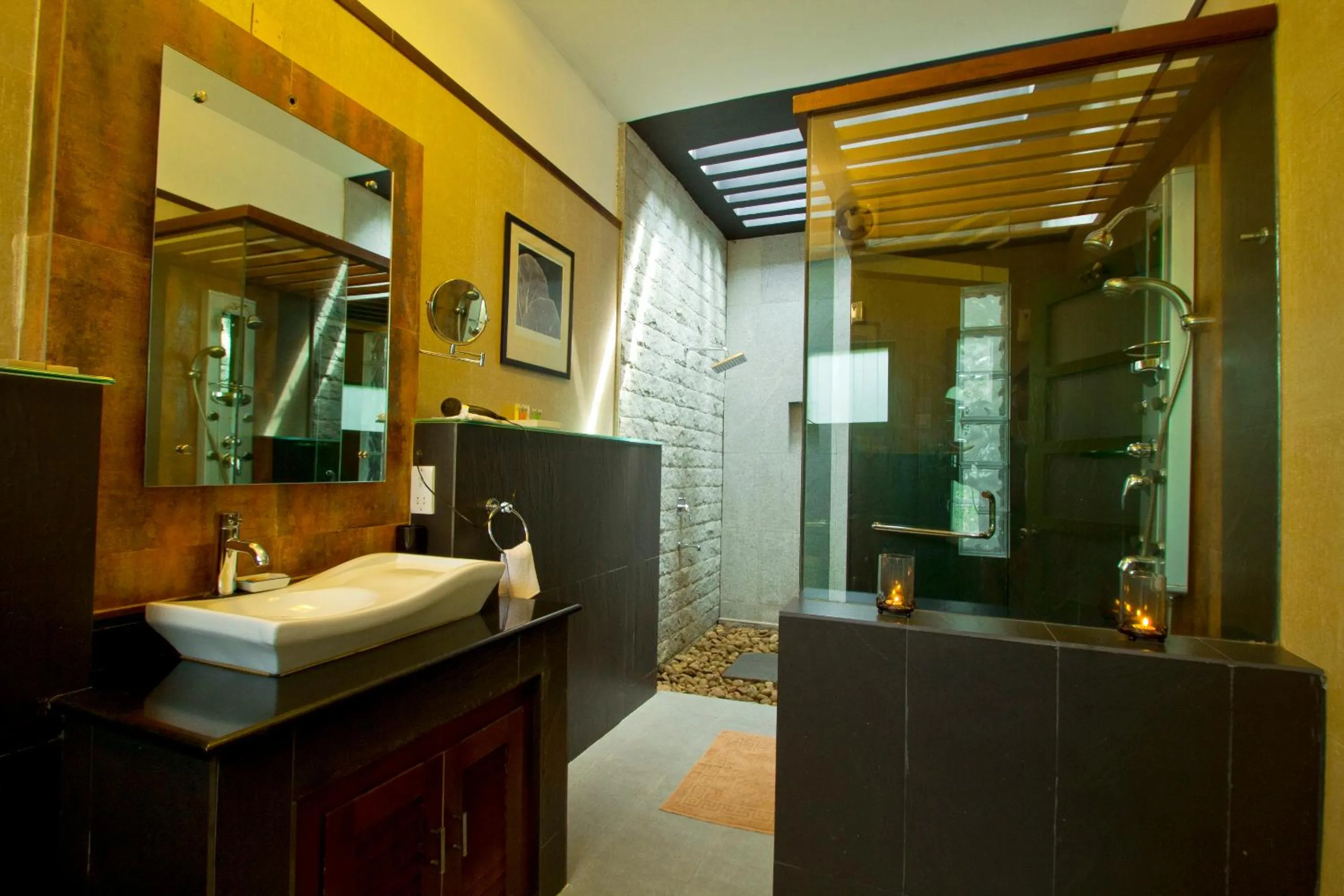 Bathroom in Reen Resorts Aanavilasam Plantation Thekkady