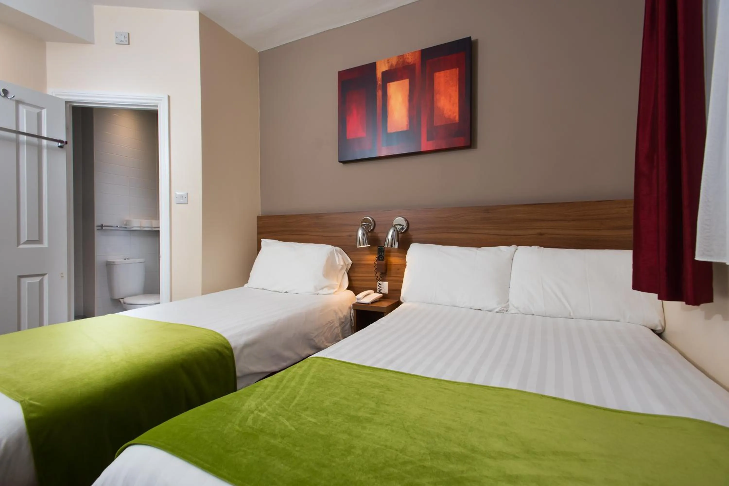 Photo of the whole room, Bed in Dover Hotel - B&B