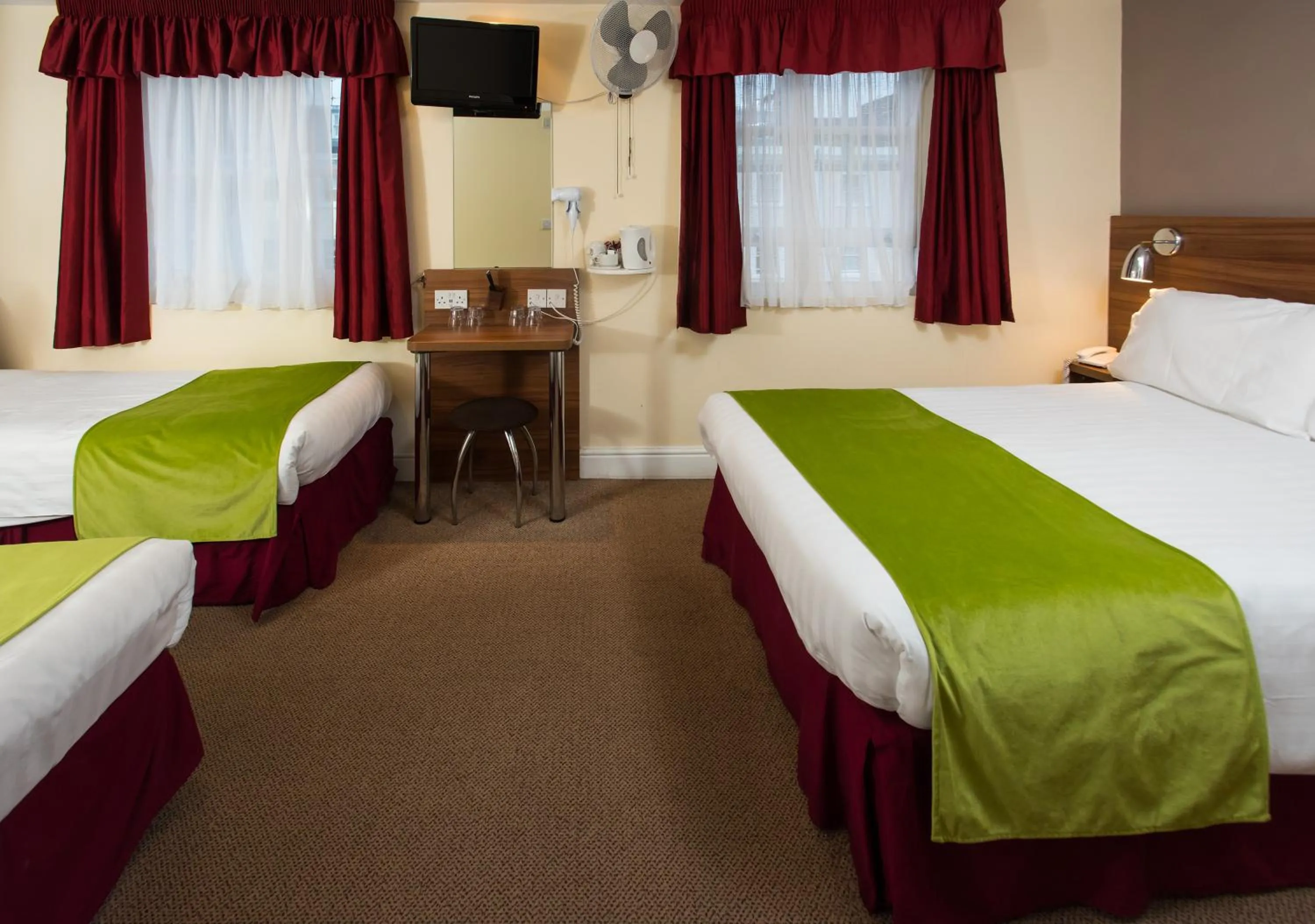 Photo of the whole room, Bed in Dover Hotel - B&B