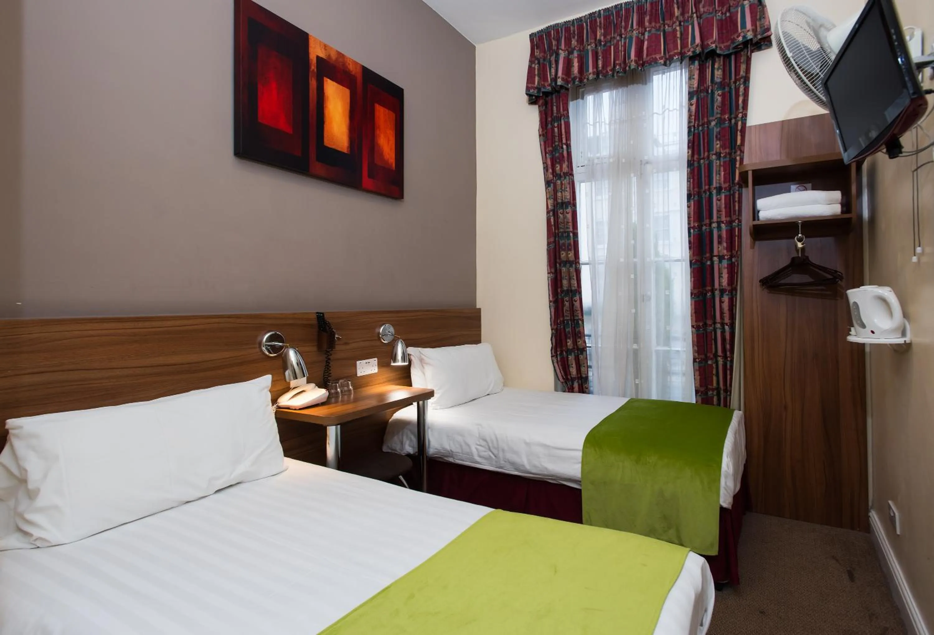 Photo of the whole room, Bed in Dover Hotel - B&B